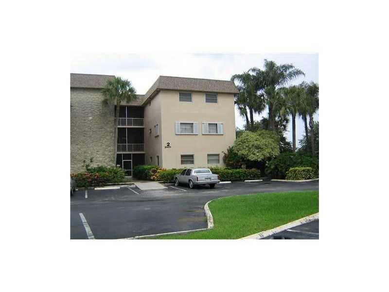RARELY AVAILABLE 1/1.5 B/R IN THE HIGHLY DESIRABLE AREA OF ARROWHEAD. OPEN AND SPACIOUS KITCHEN AND COMBINED DINING/LIVING ROOM. KITCHEN DOOR & WINDOW AND BATH HAVE IMPCAT GLASS OTHER DOORS HAVE ACCORDION SHUTTERS. SCREENED PATIO OVERLOOKING THE GOLF COURSE AND CANAL VIEW . PLENTY OF GUEST PARKING. CLOSE TO NOVE UNIVERSITY, SHOPPING AIRPORTS AND HIGHWAYS.
** CAN BE SOLD AS A PACKAGE WITH F10382168 OR SEPARATELY **
** TENANT OCCUPIDE **