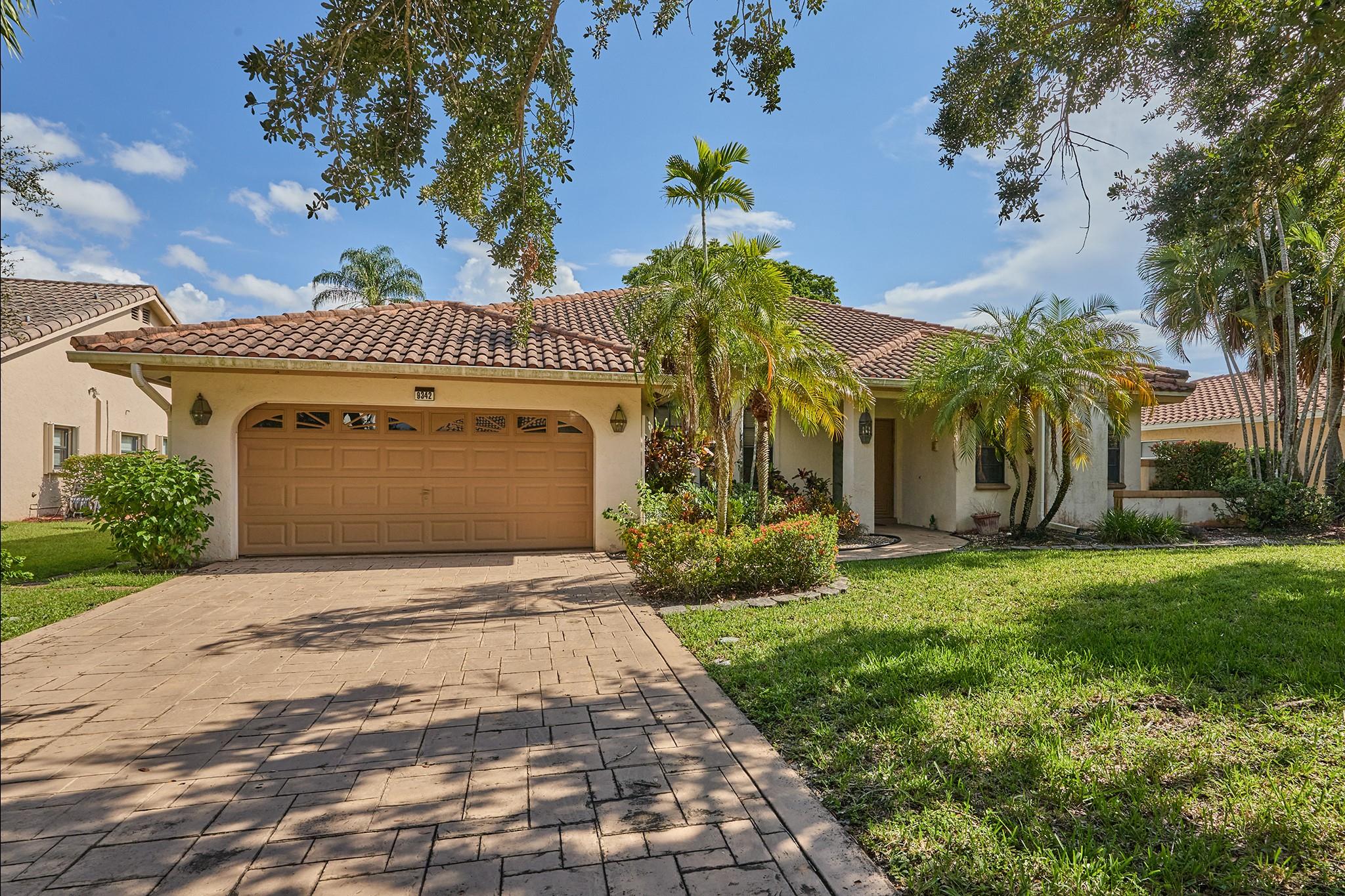 This Is A Rare Find Within Jacaranda Lakes!! One Owner Home Located In The Only Gated Section Of Jacaranda Lakes "The Enclave At Jacaranda Lakes"-2/2 Bedroom Split-Coral Rock Fireplace-Master Tub And Shower-Eat In Island Kitchen-Expansive Patio-2 Zone A/C, 12 and 21-15x8 Entry-Call Agent To Show-Please See Brokers Remarks For Important Information!
