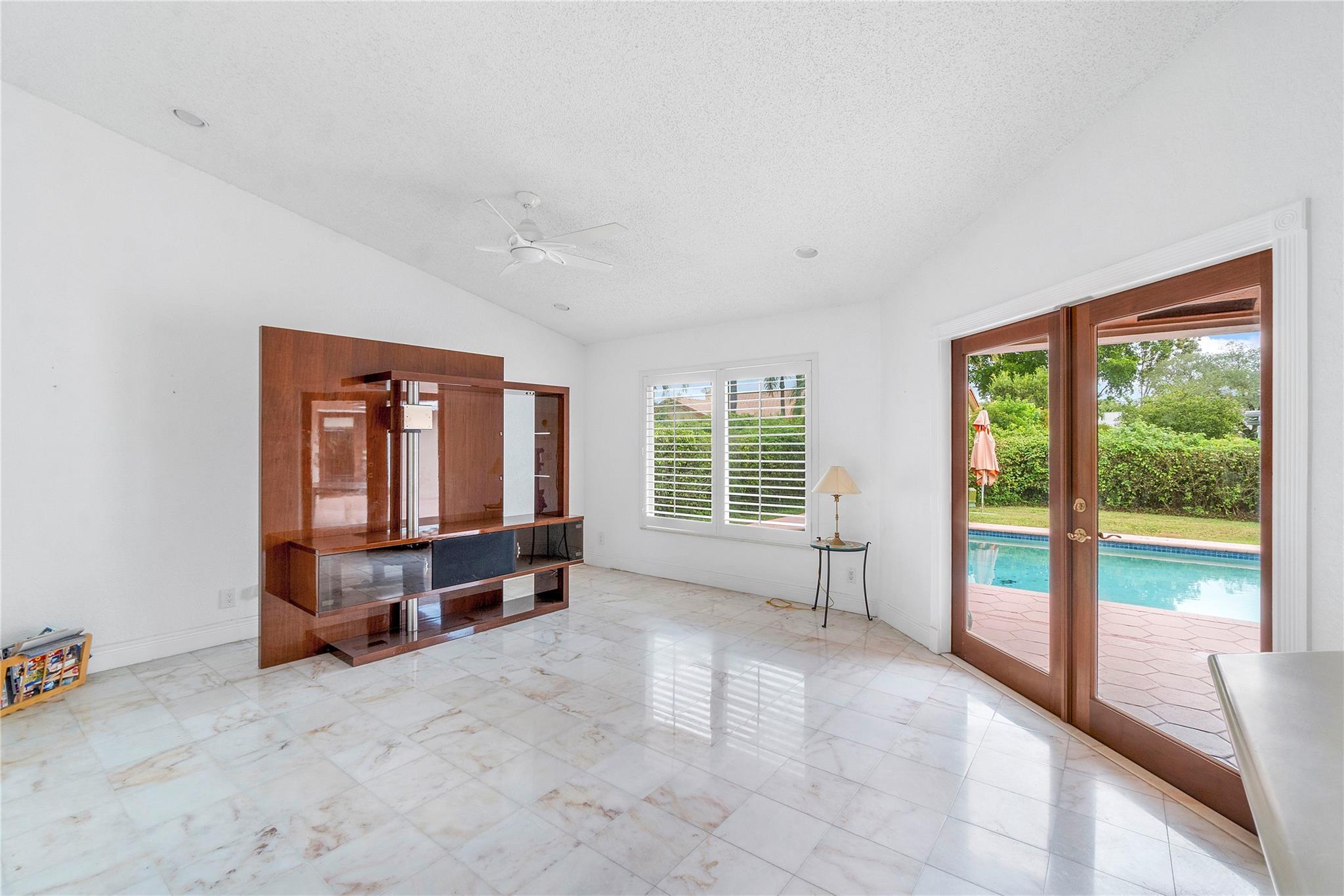 West Glen 128-3 B - Residential