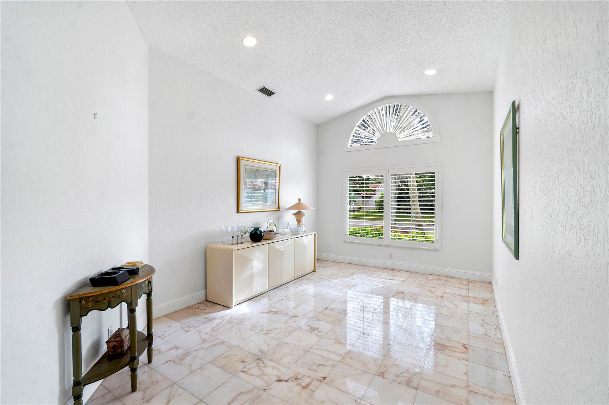 West Glen 128-3 B - Residential