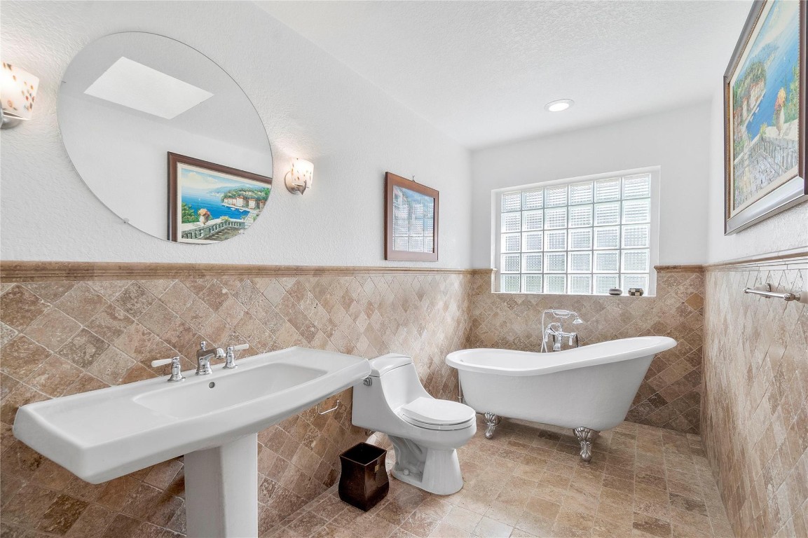 West Glen 128-3 B - Residential