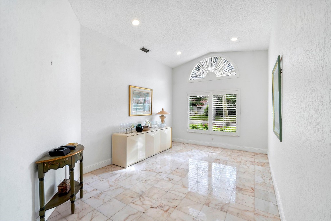 West Glen 128-3 B - Residential