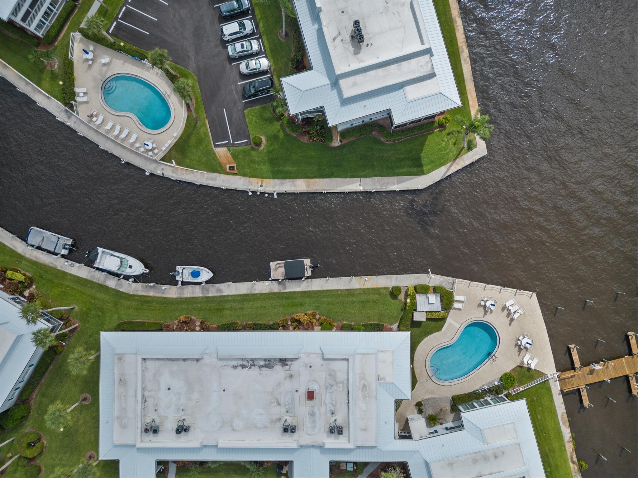 THE WINDJAMMER CONDO APARTMENTS - Residential