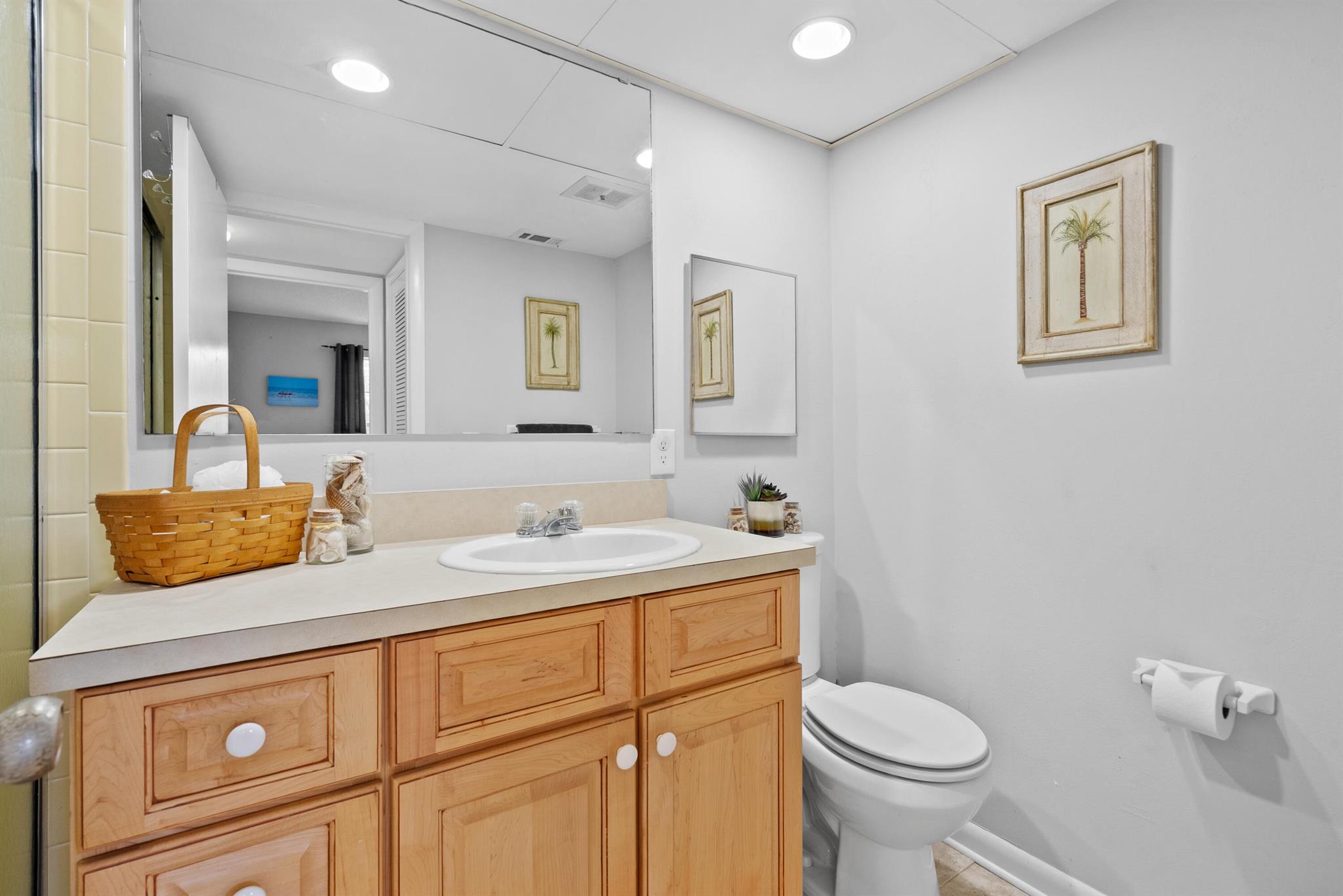 THE WINDJAMMER CONDO APARTMENTS - Residential