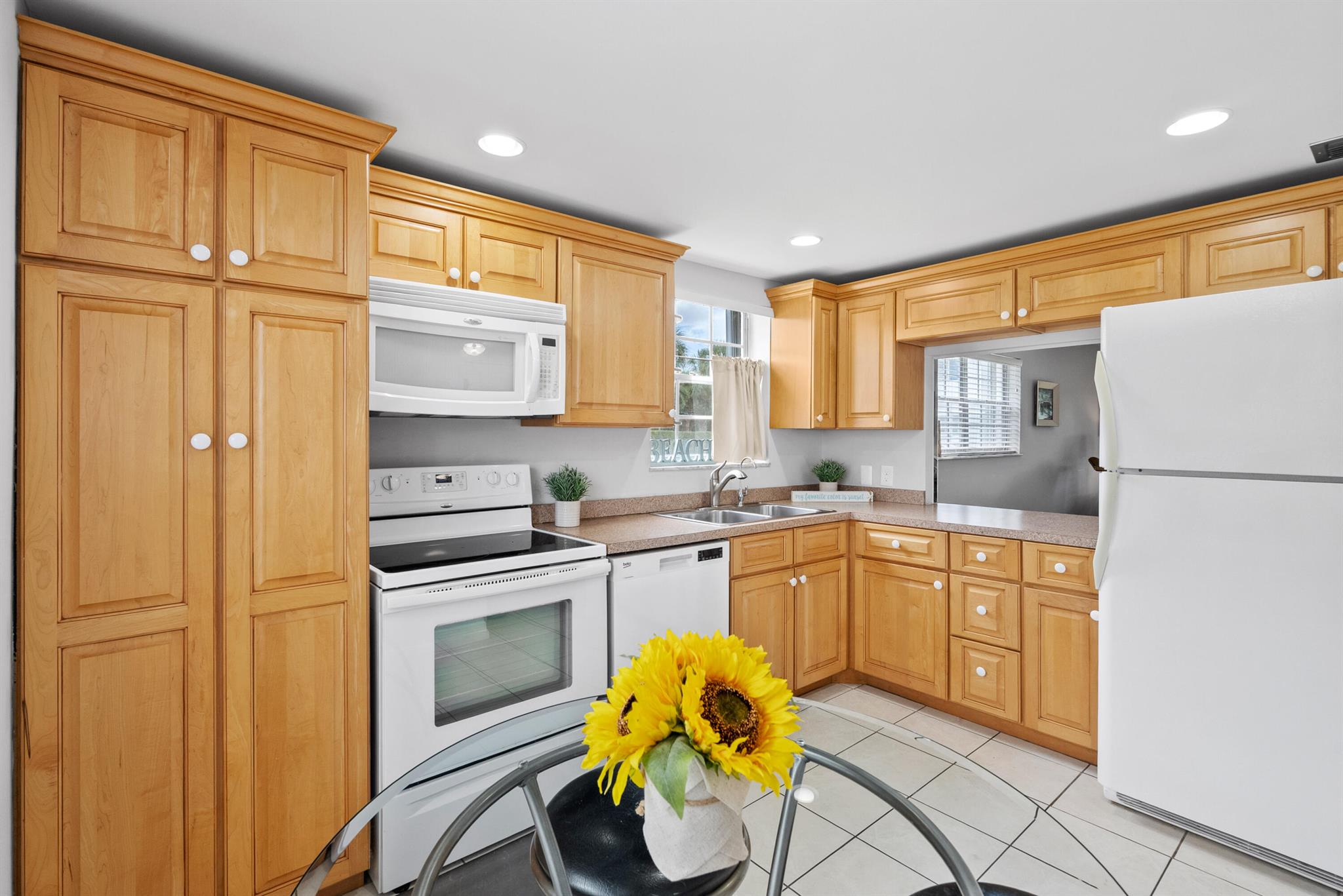 THE WINDJAMMER CONDO APARTMENTS - Residential