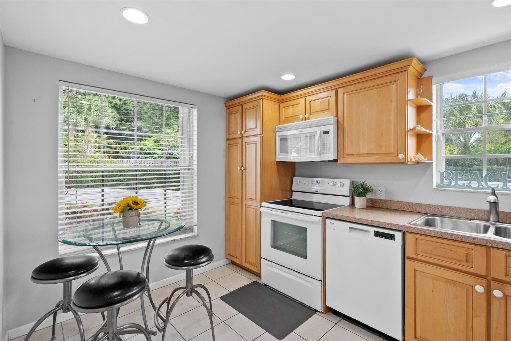 THE WINDJAMMER CONDO APARTMENTS - Residential