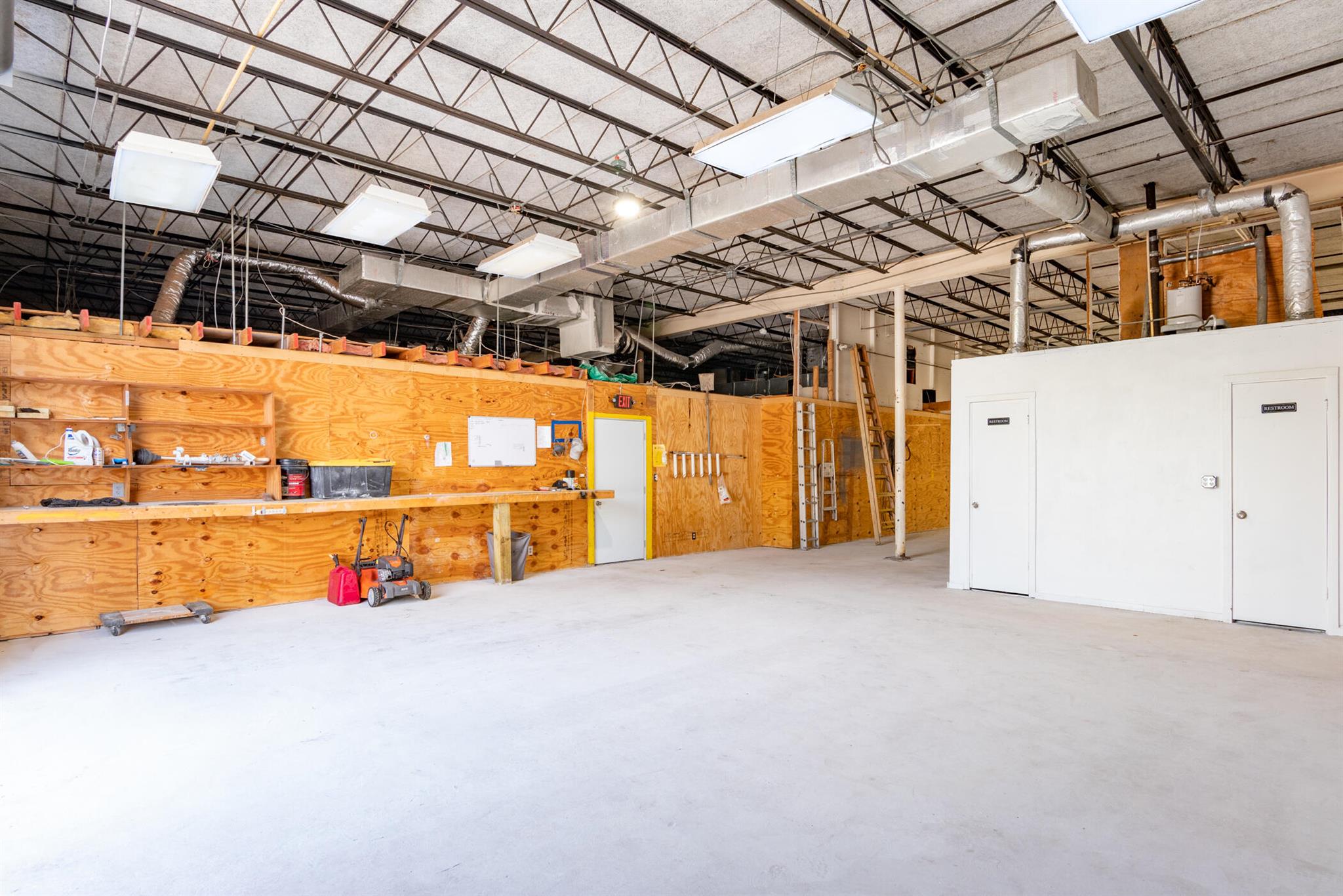 EAST COAST INDUSTRIAL CEN - Commercial Lease