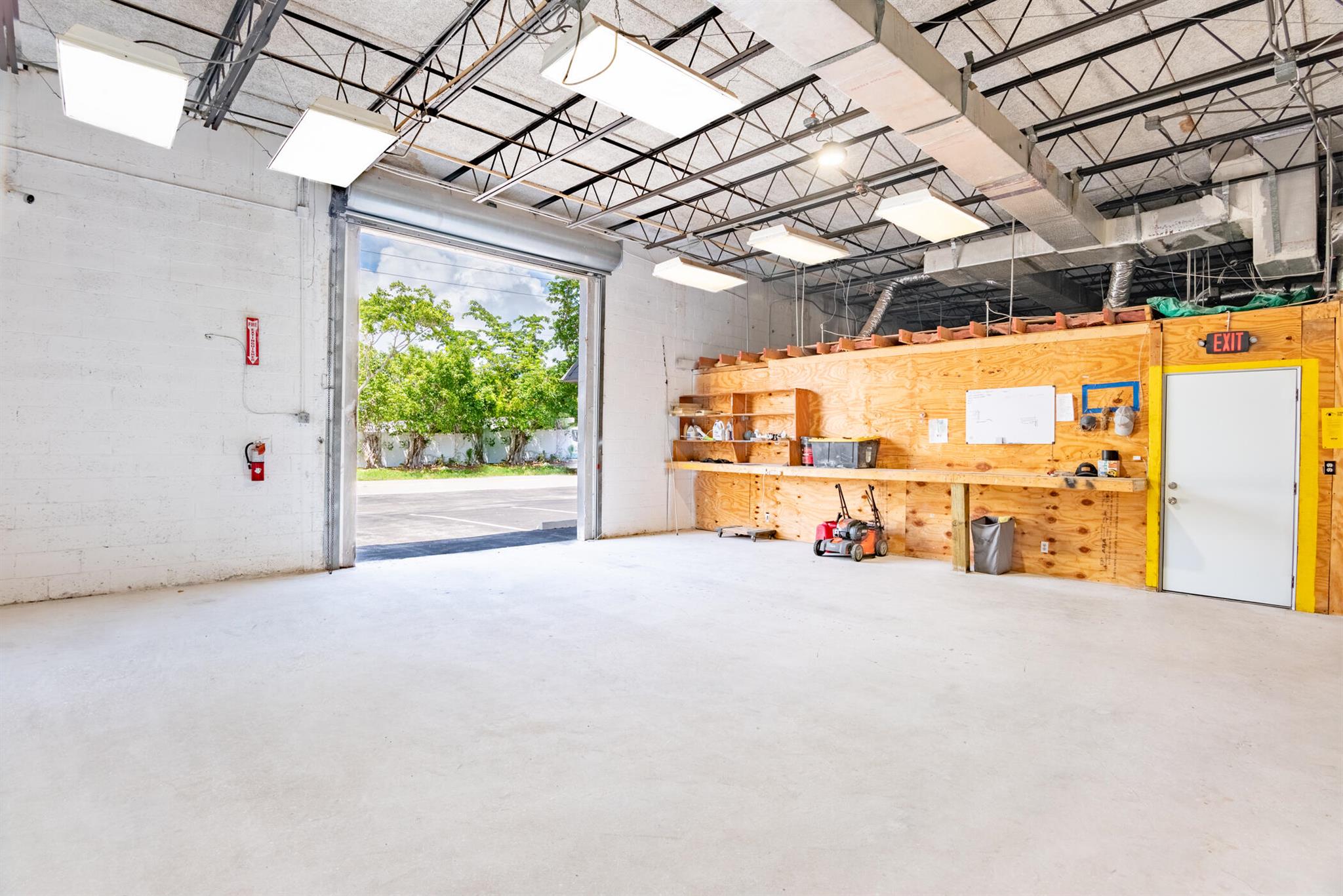 EAST COAST INDUSTRIAL CEN - Commercial Lease