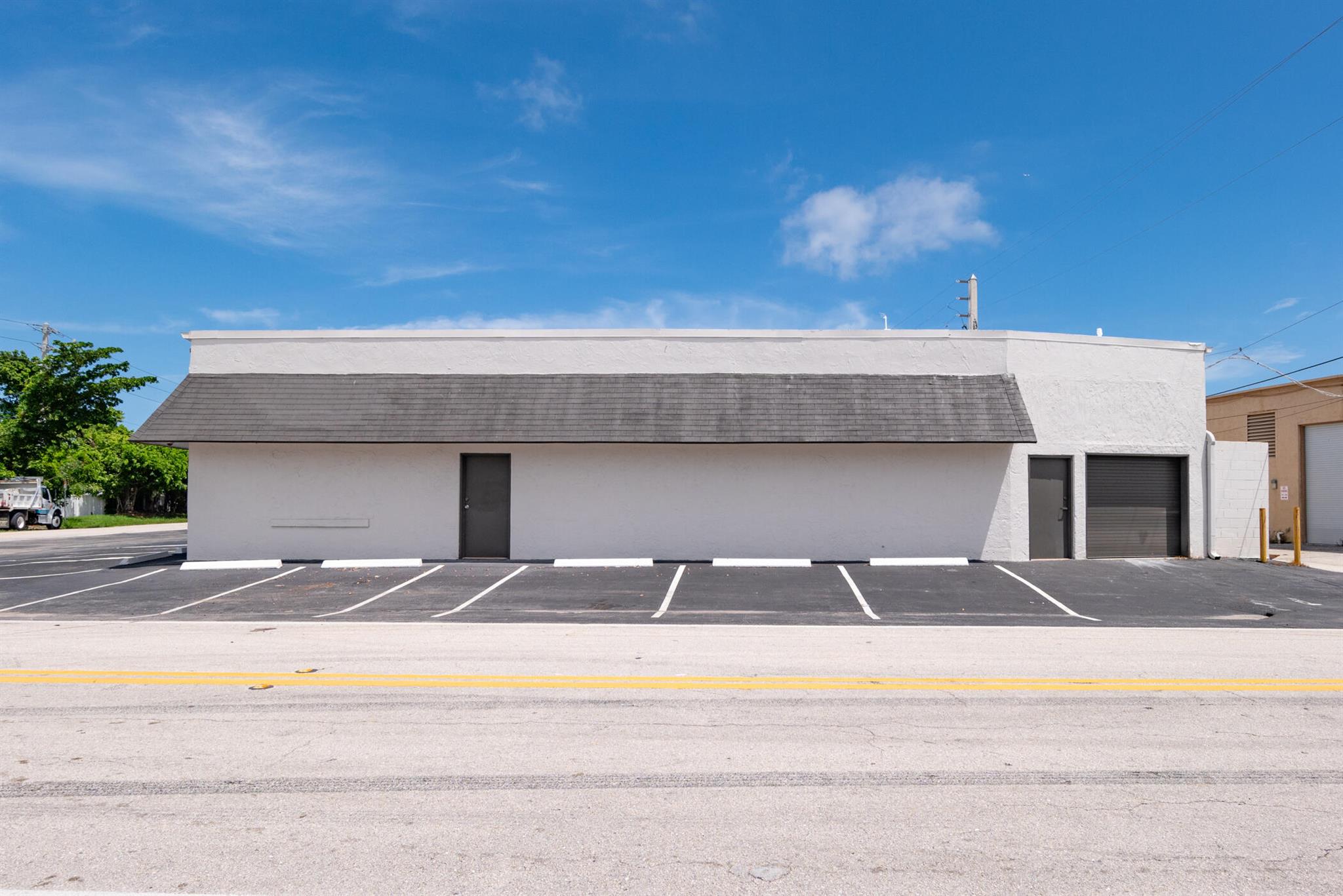 EAST COAST INDUSTRIAL CEN - Commercial Lease