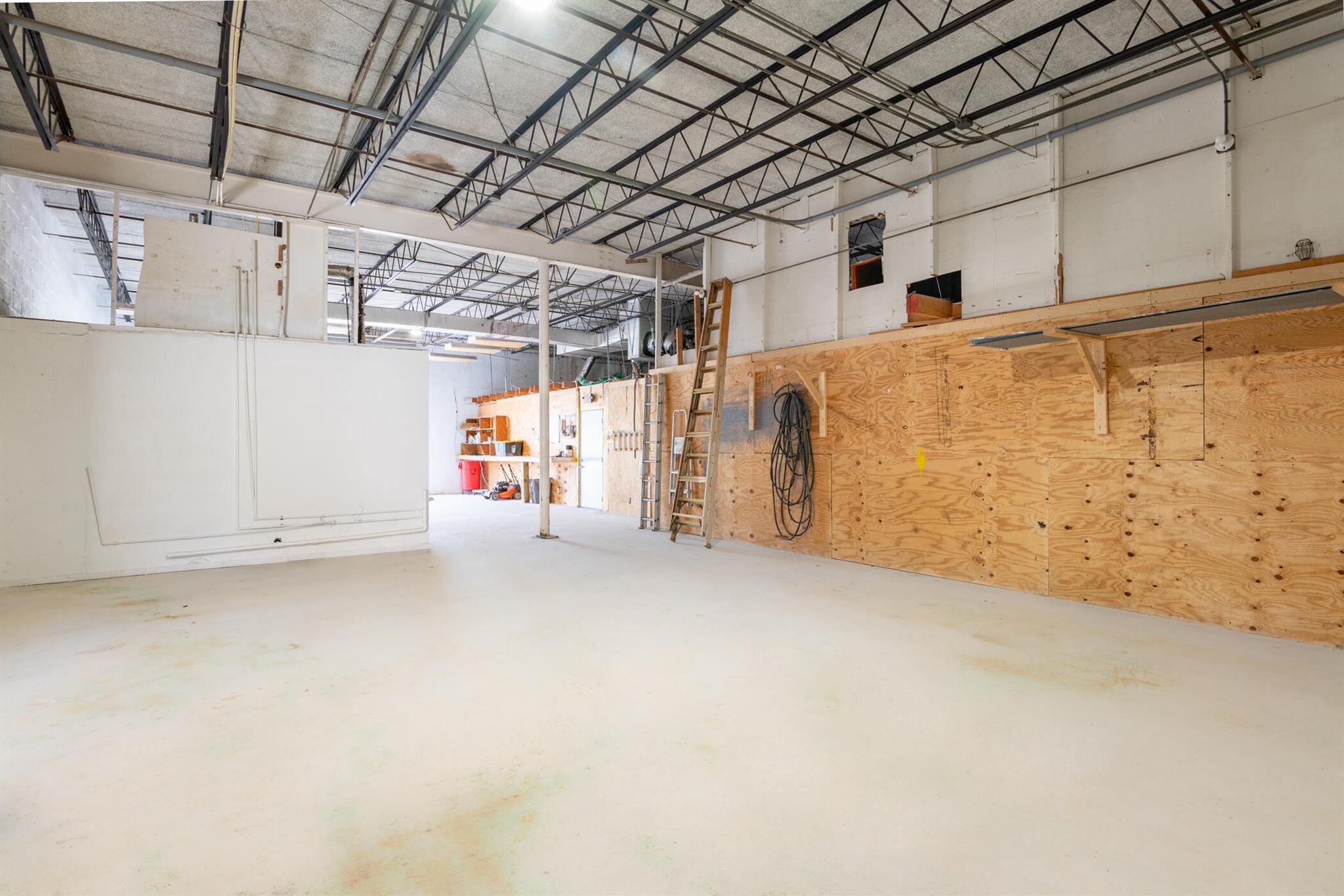 EAST COAST INDUSTRIAL CEN - Commercial Lease