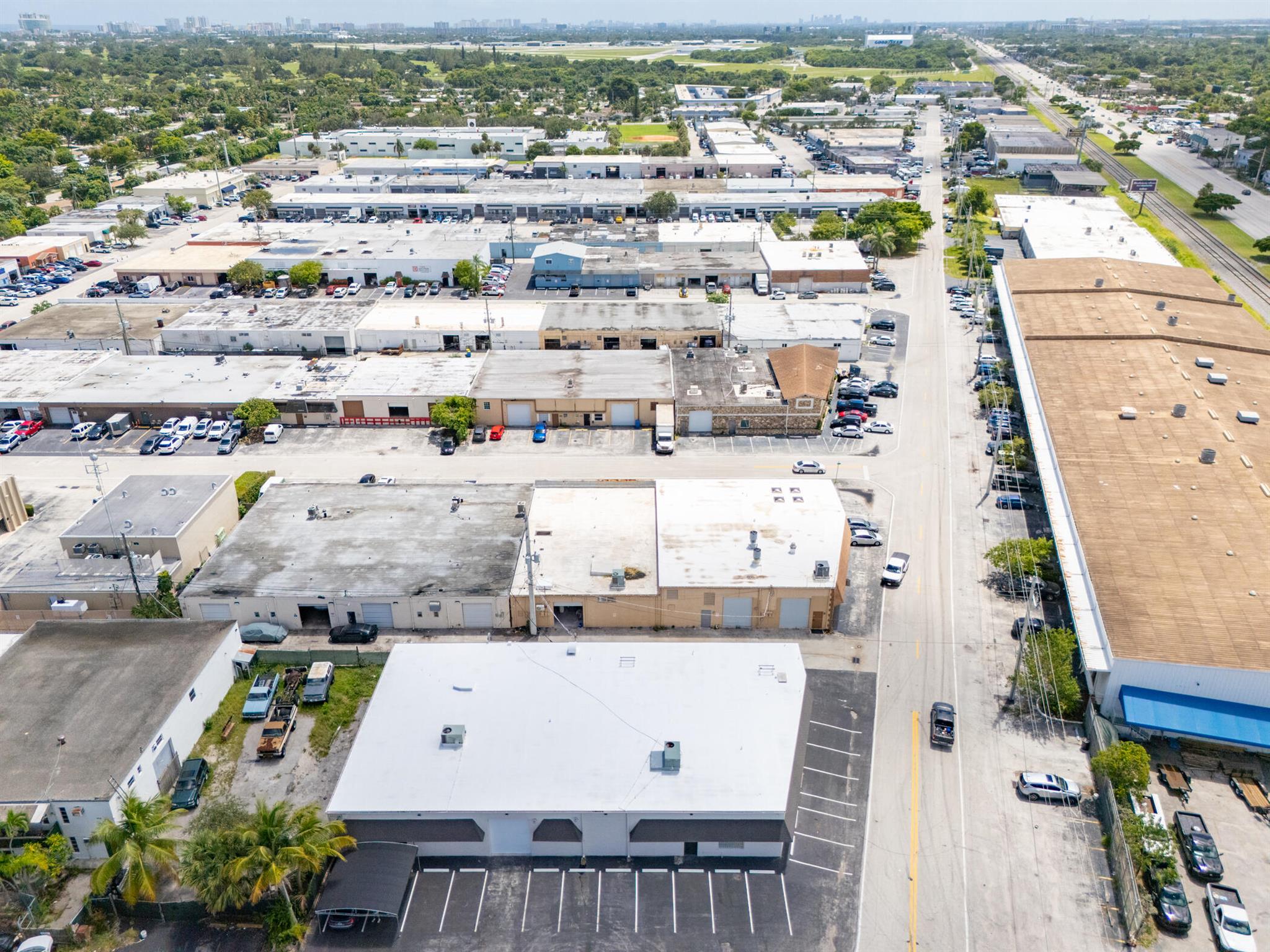 EAST COAST INDUSTRIAL CEN - Commercial Lease