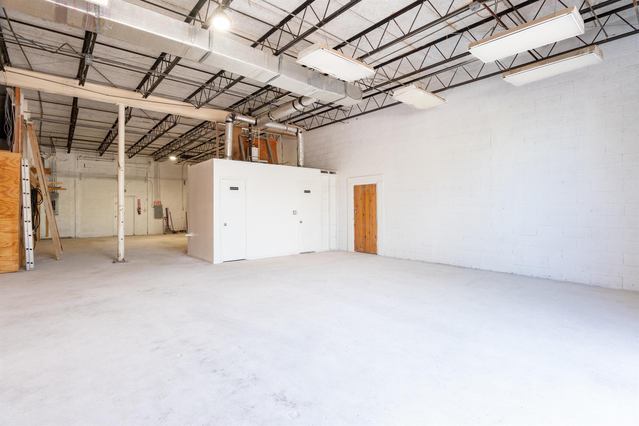 EAST COAST INDUSTRIAL CEN - Commercial Lease