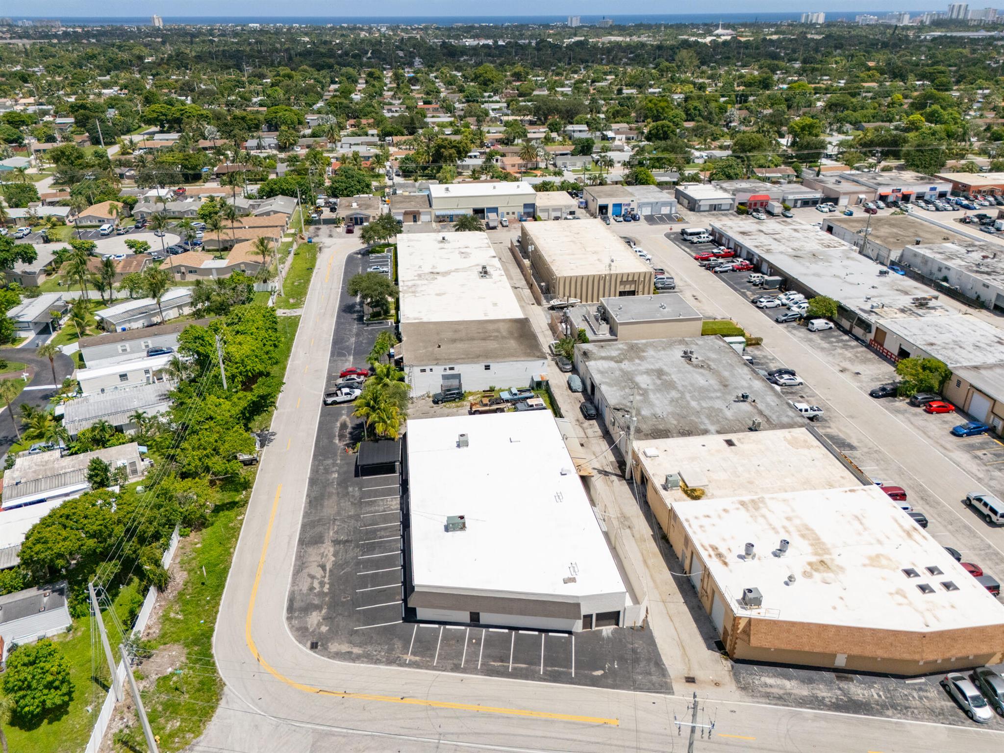 EAST COAST INDUSTRIAL CEN - Commercial Lease