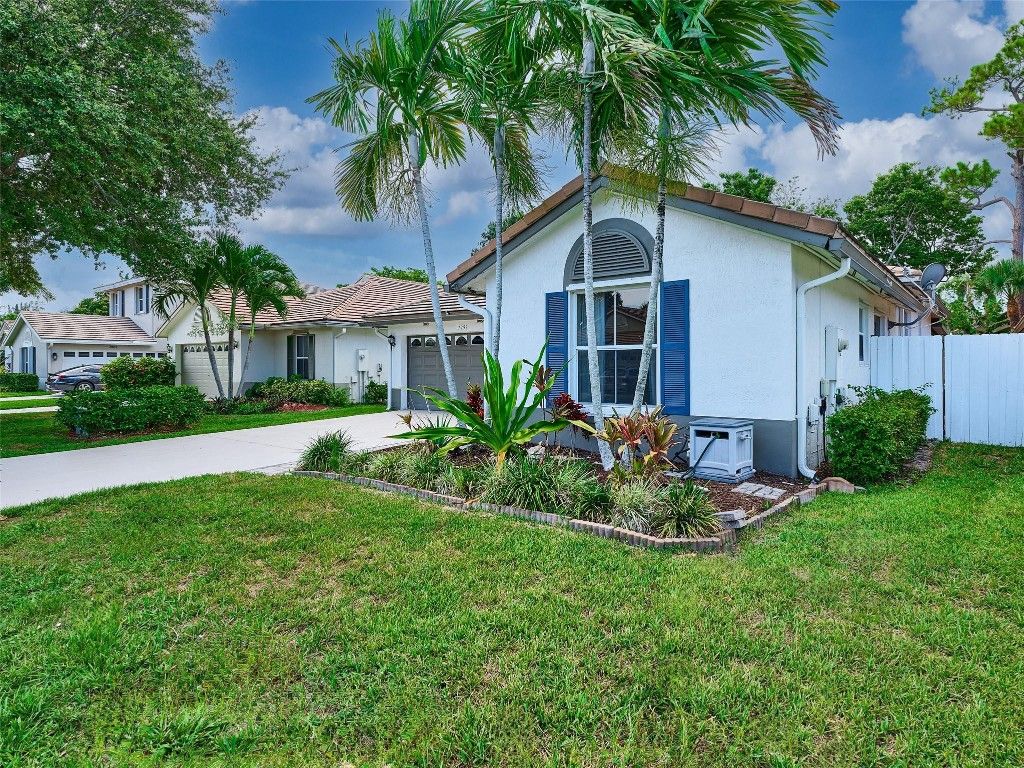 Photo of 7793 Manor Forest Lane, Boynton Beach, FL 33436 (MLS # F10525252)