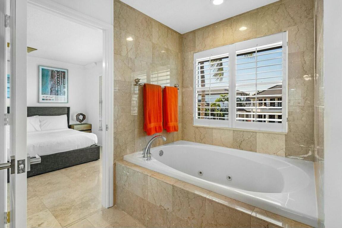 TROPIC ISLE - Residential