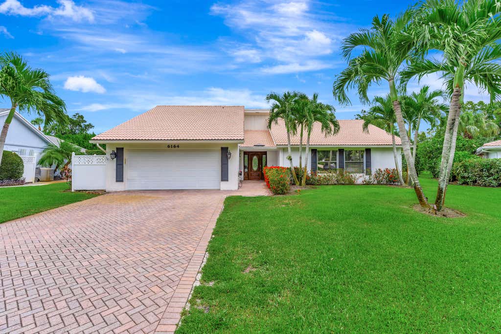 Photo of 6164 CELADON Circle, Palm Beach Gardens, FL 33418 (MLS # B26060984)