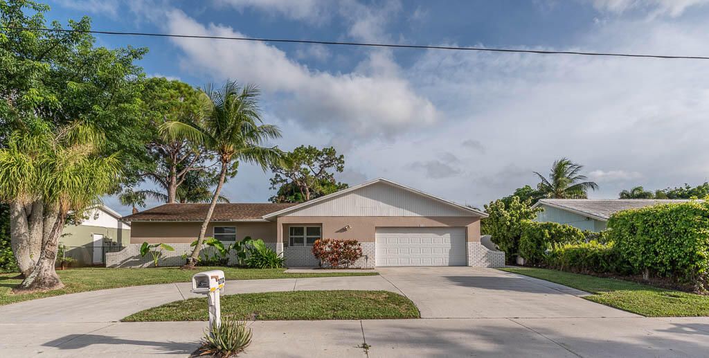 Photo of 2712 Lake Ida Road, Delray Beach, FL 33445 (MLS # B26039013)