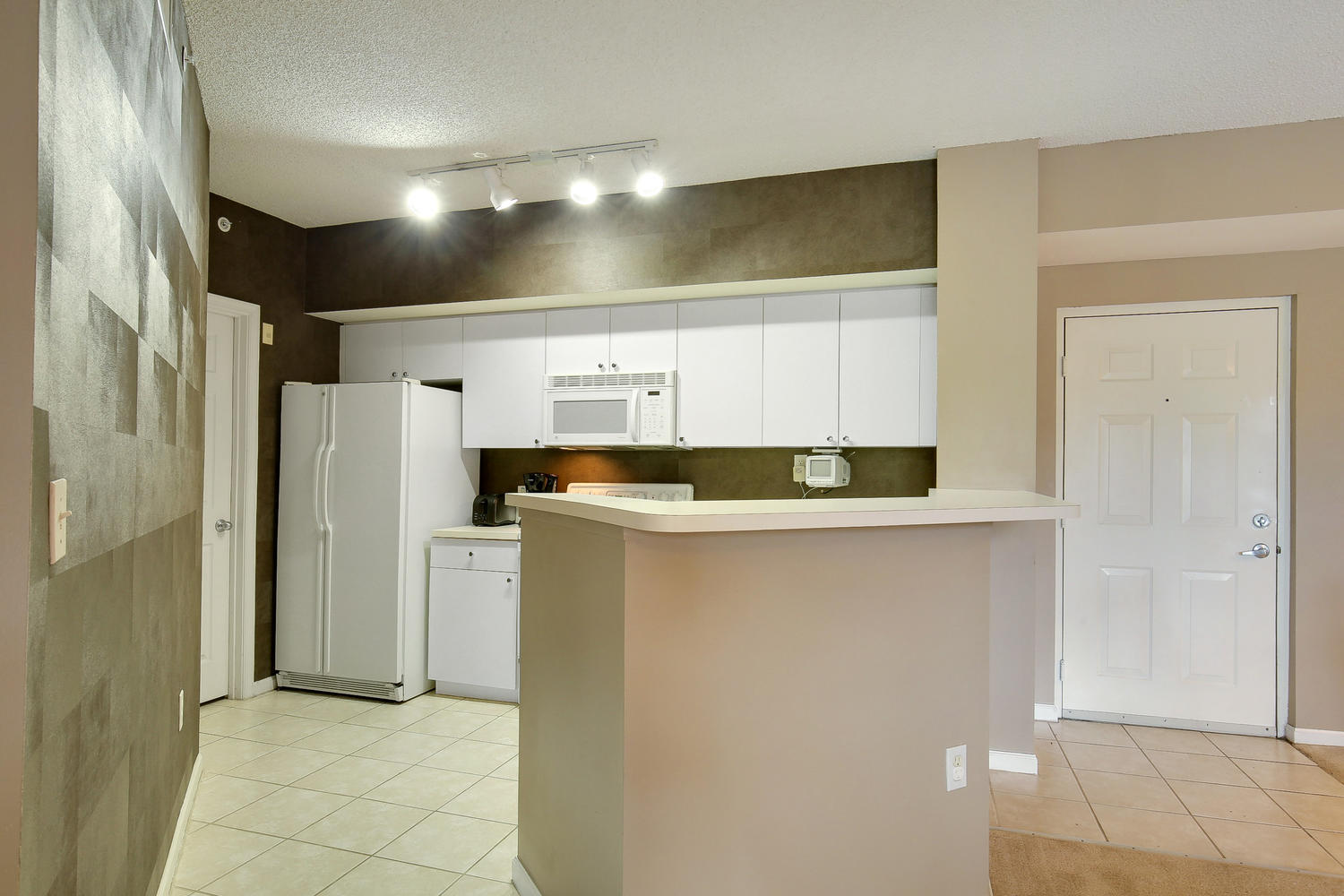 ST ANDREWS AT POLO CLUB CONDO - Residential Lease