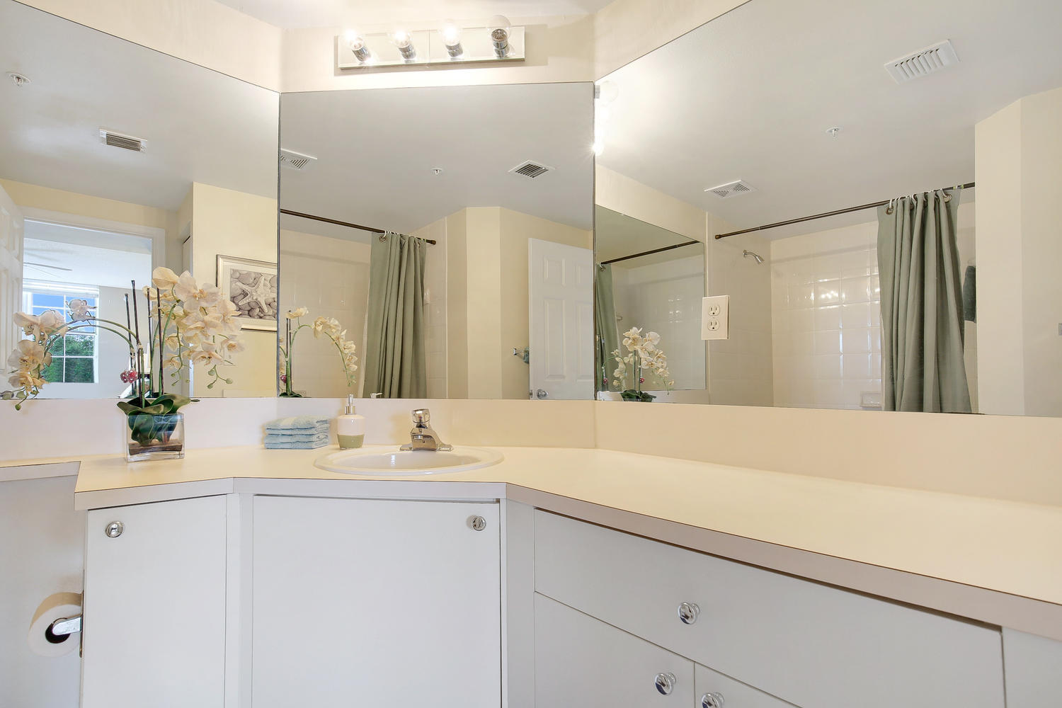 ST ANDREWS AT POLO CLUB CONDO - Residential Lease