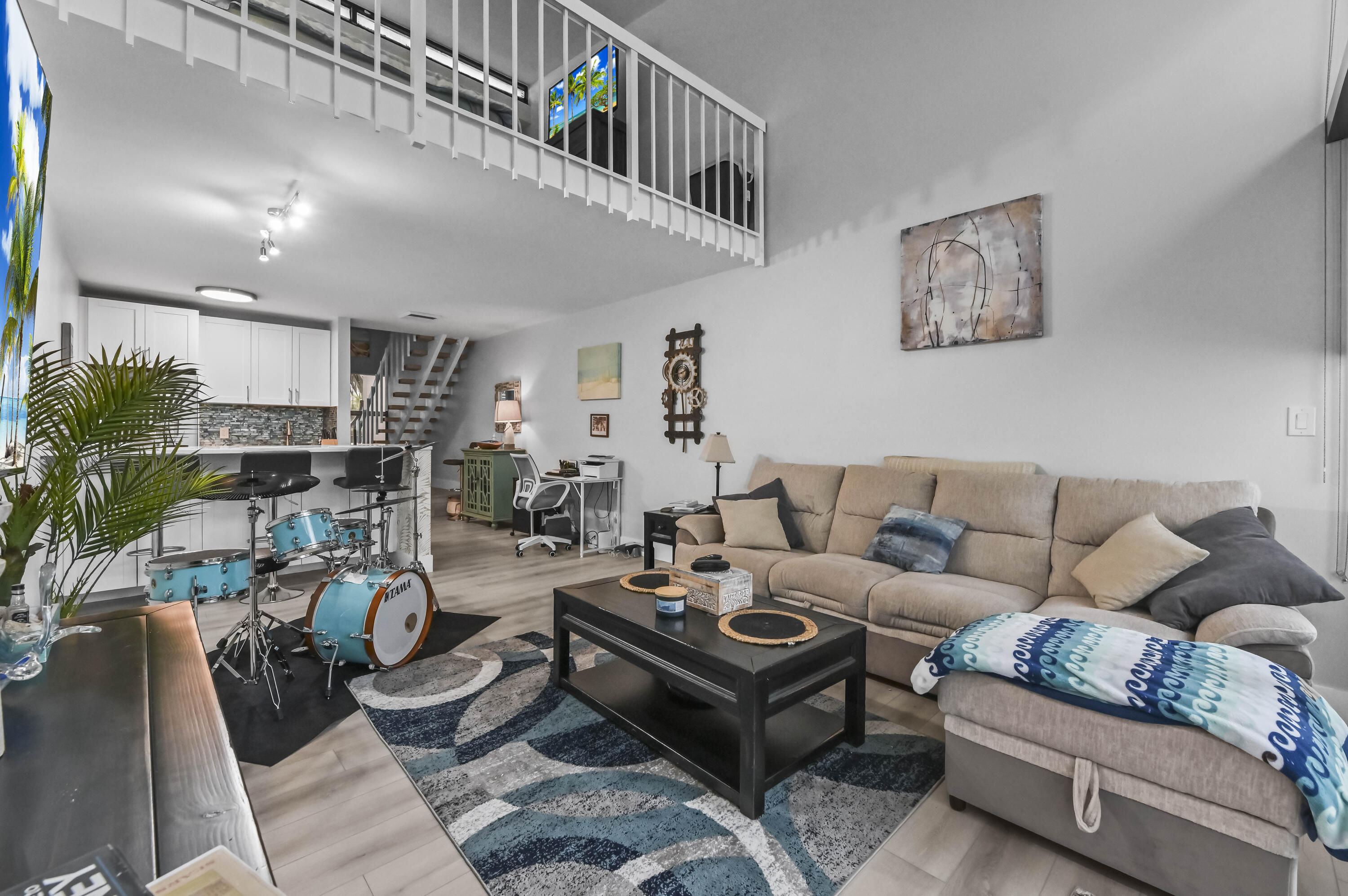 MAYFAIR HOUSE CONDO - Residential