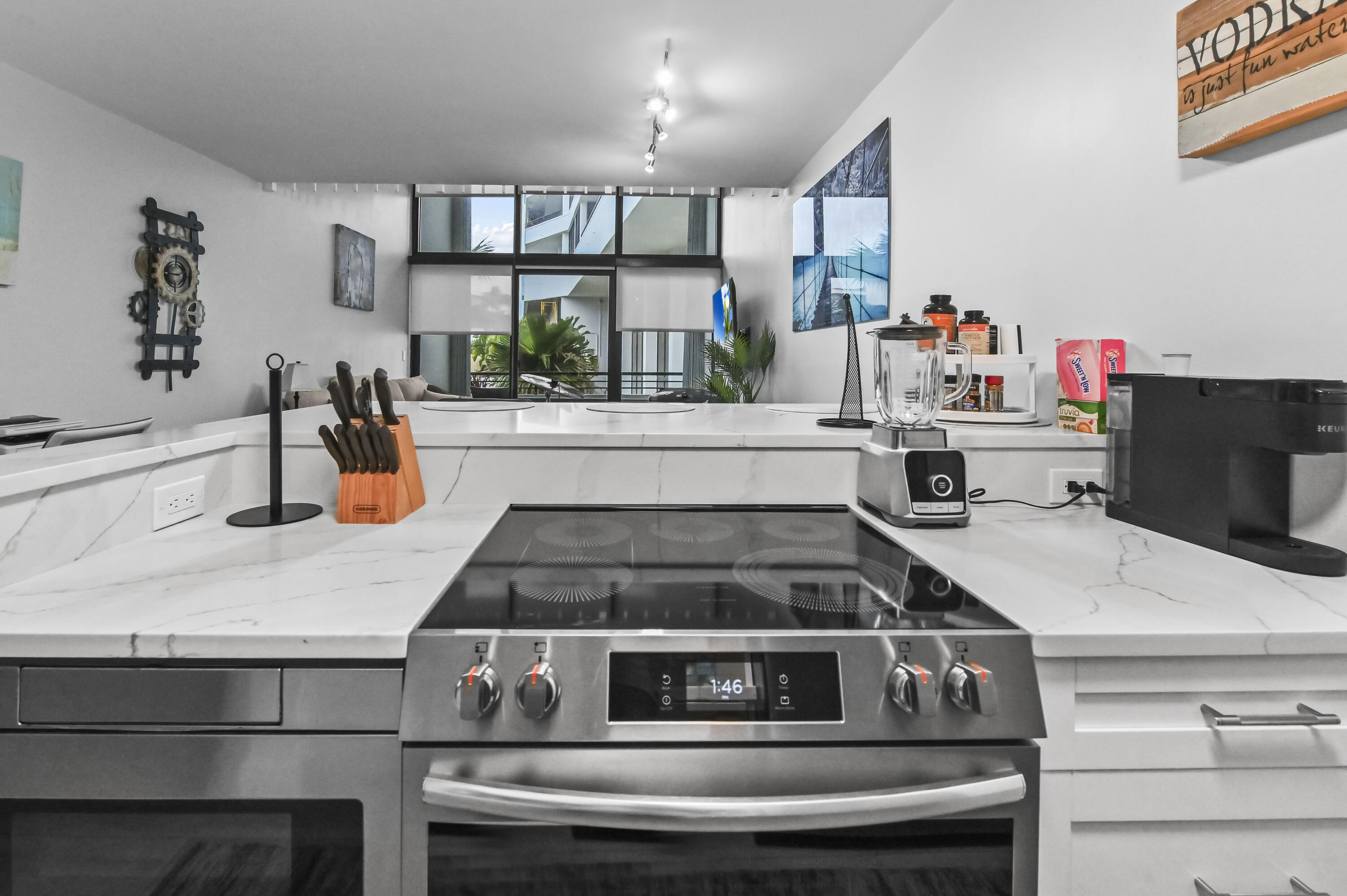 MAYFAIR HOUSE CONDO - Residential