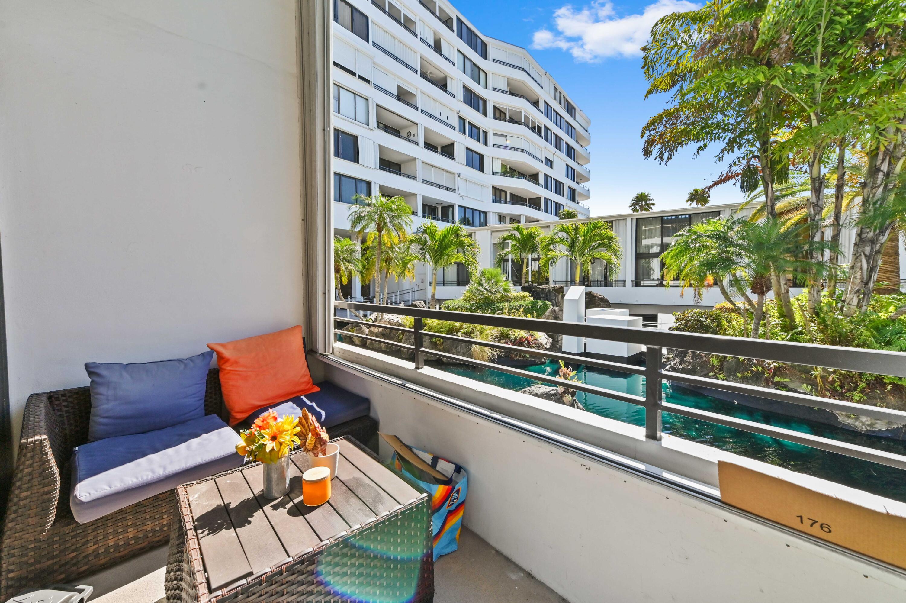 MAYFAIR HOUSE CONDO - Residential