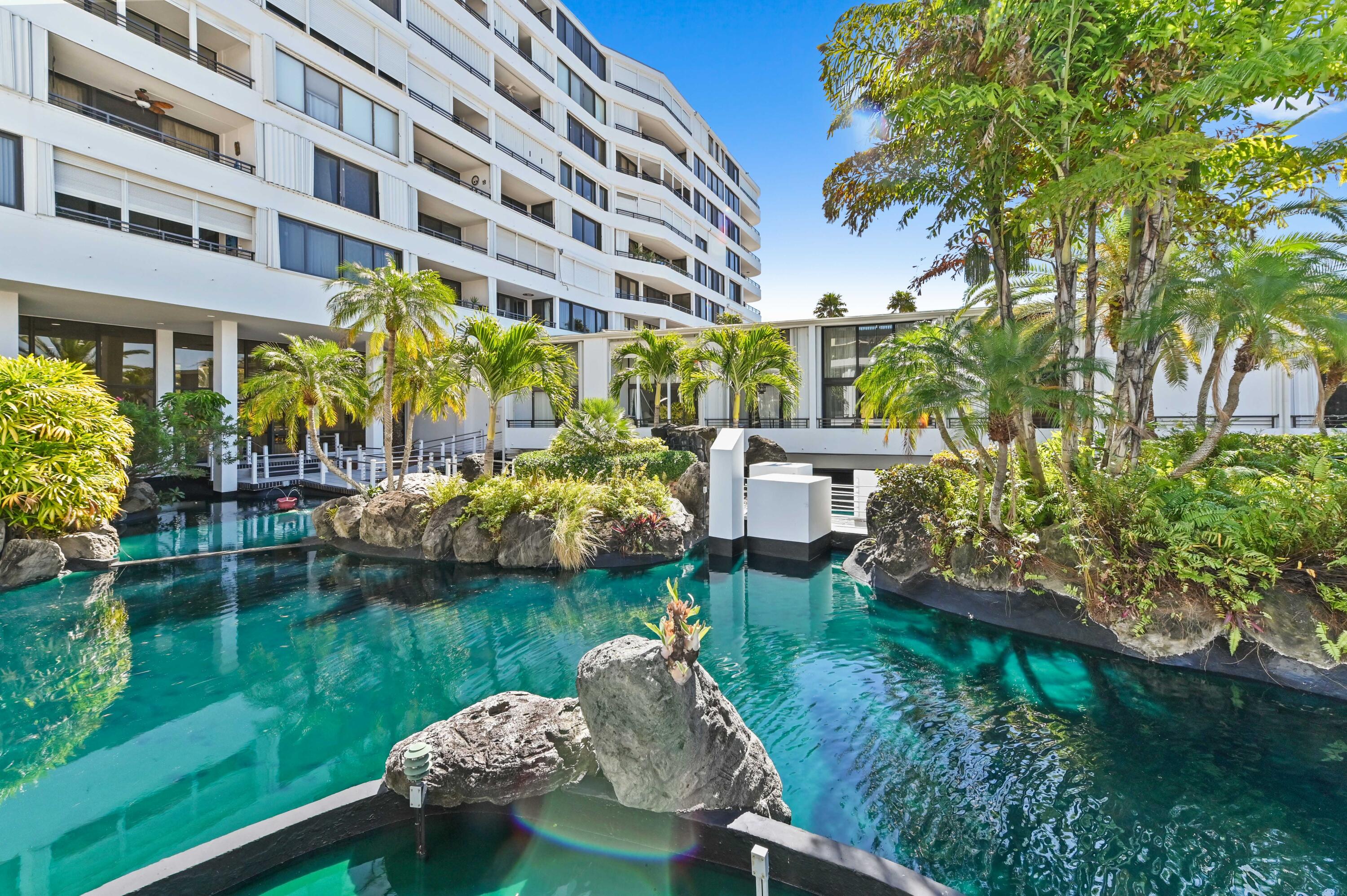 MAYFAIR HOUSE CONDO - Residential