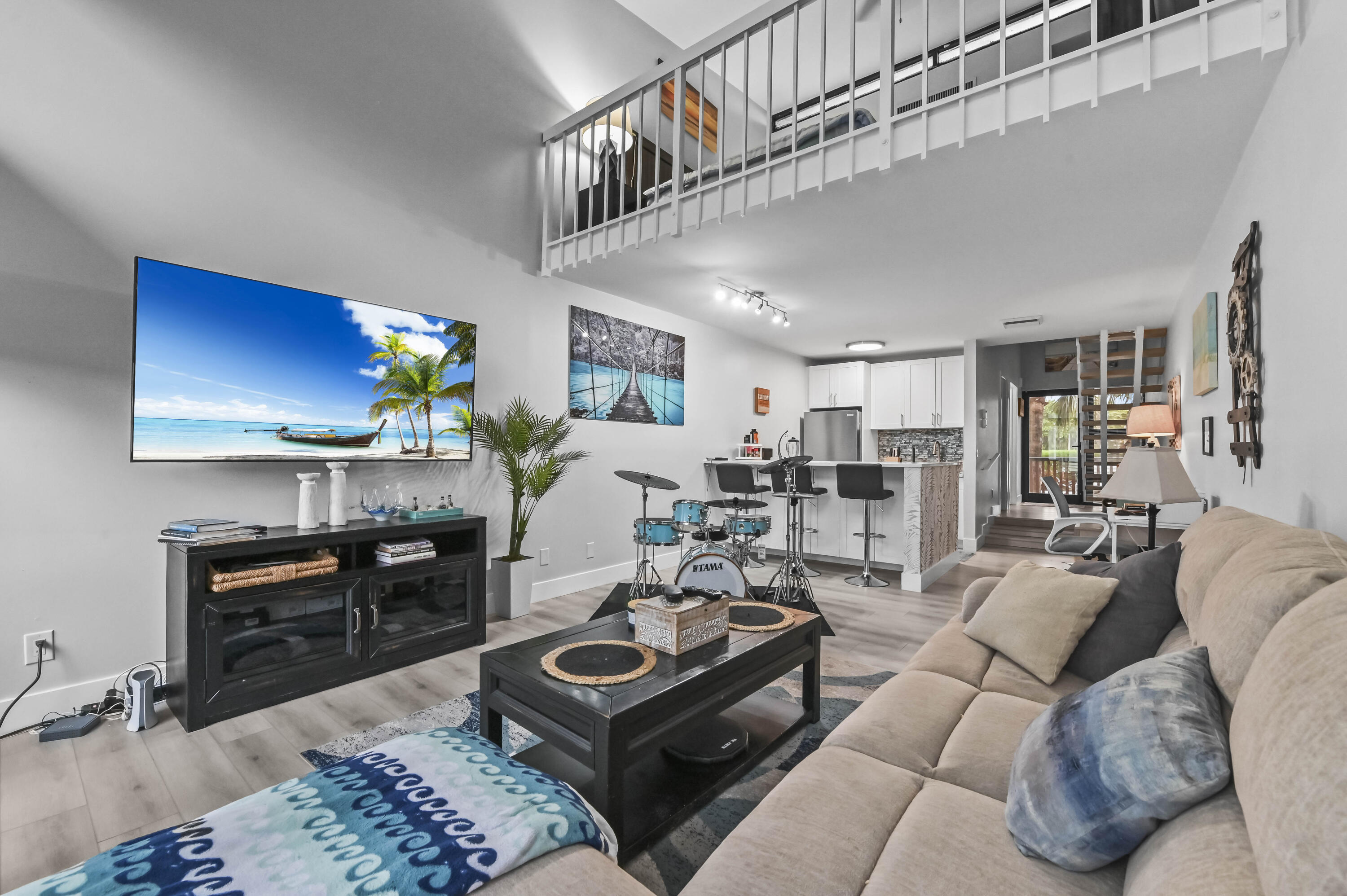 MAYFAIR HOUSE CONDO - Residential