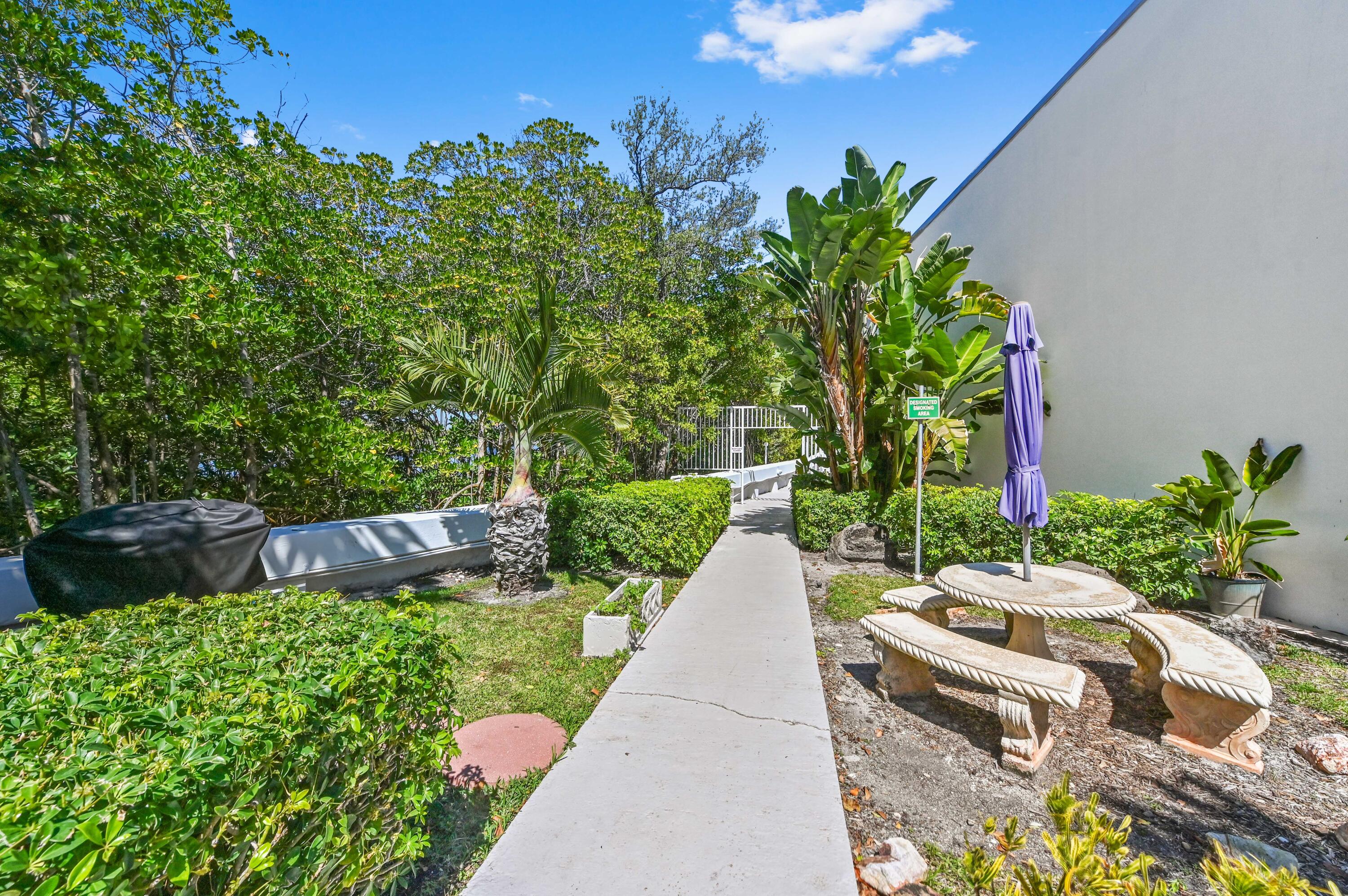 MAYFAIR HOUSE CONDO - Residential