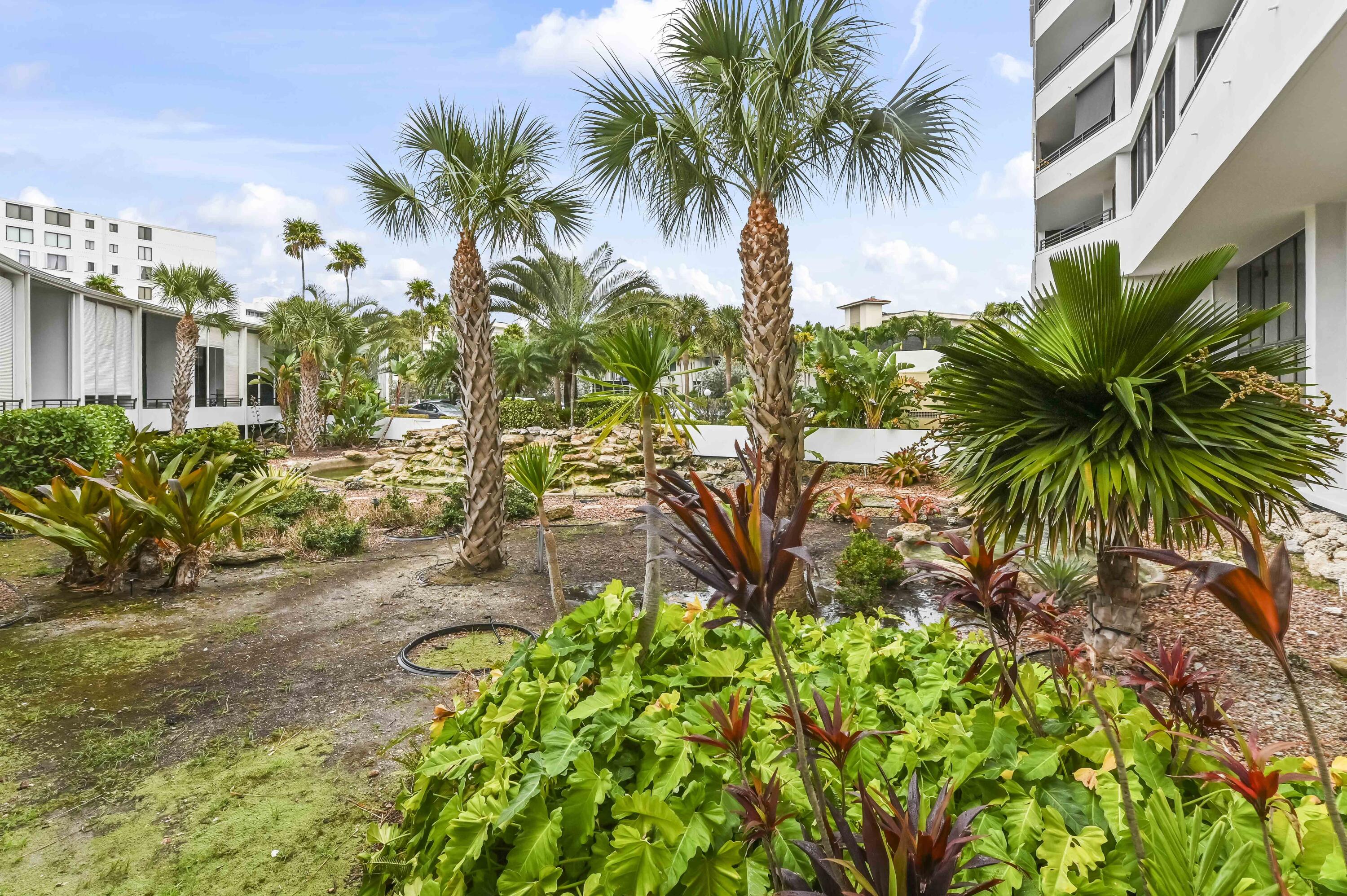 MAYFAIR HOUSE CONDO - Residential