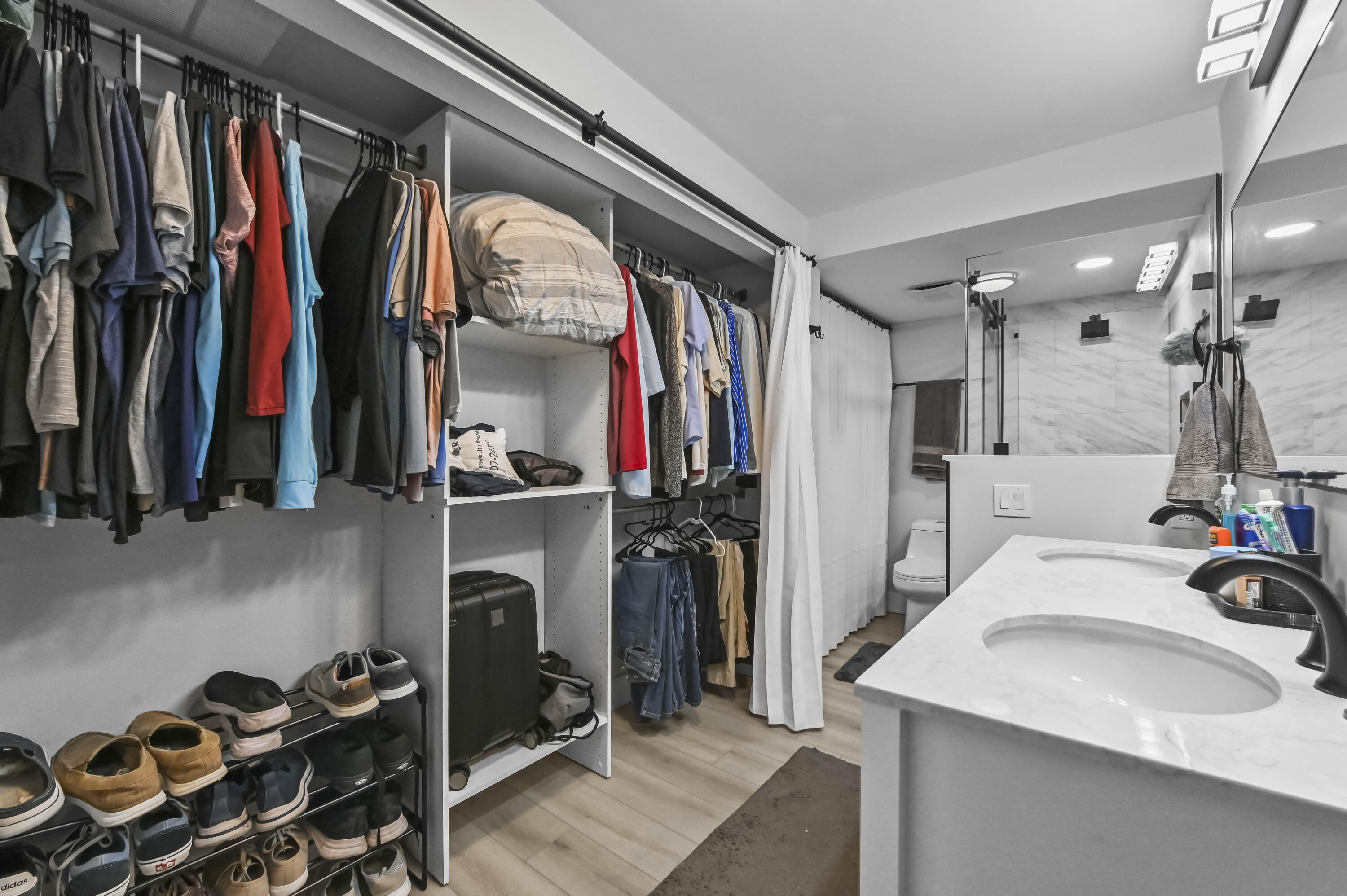 MAYFAIR HOUSE CONDO - Residential