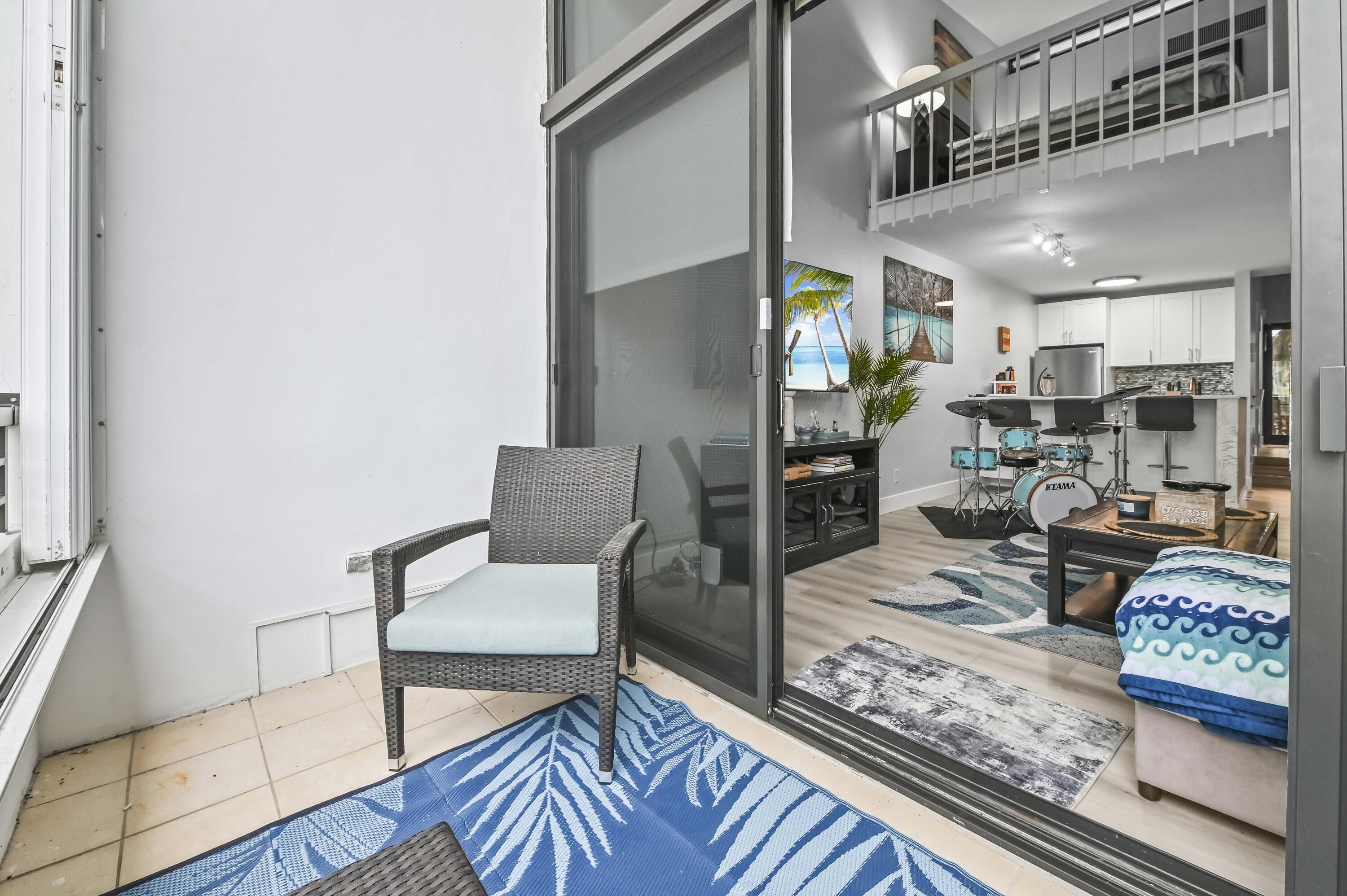 MAYFAIR HOUSE CONDO - Residential