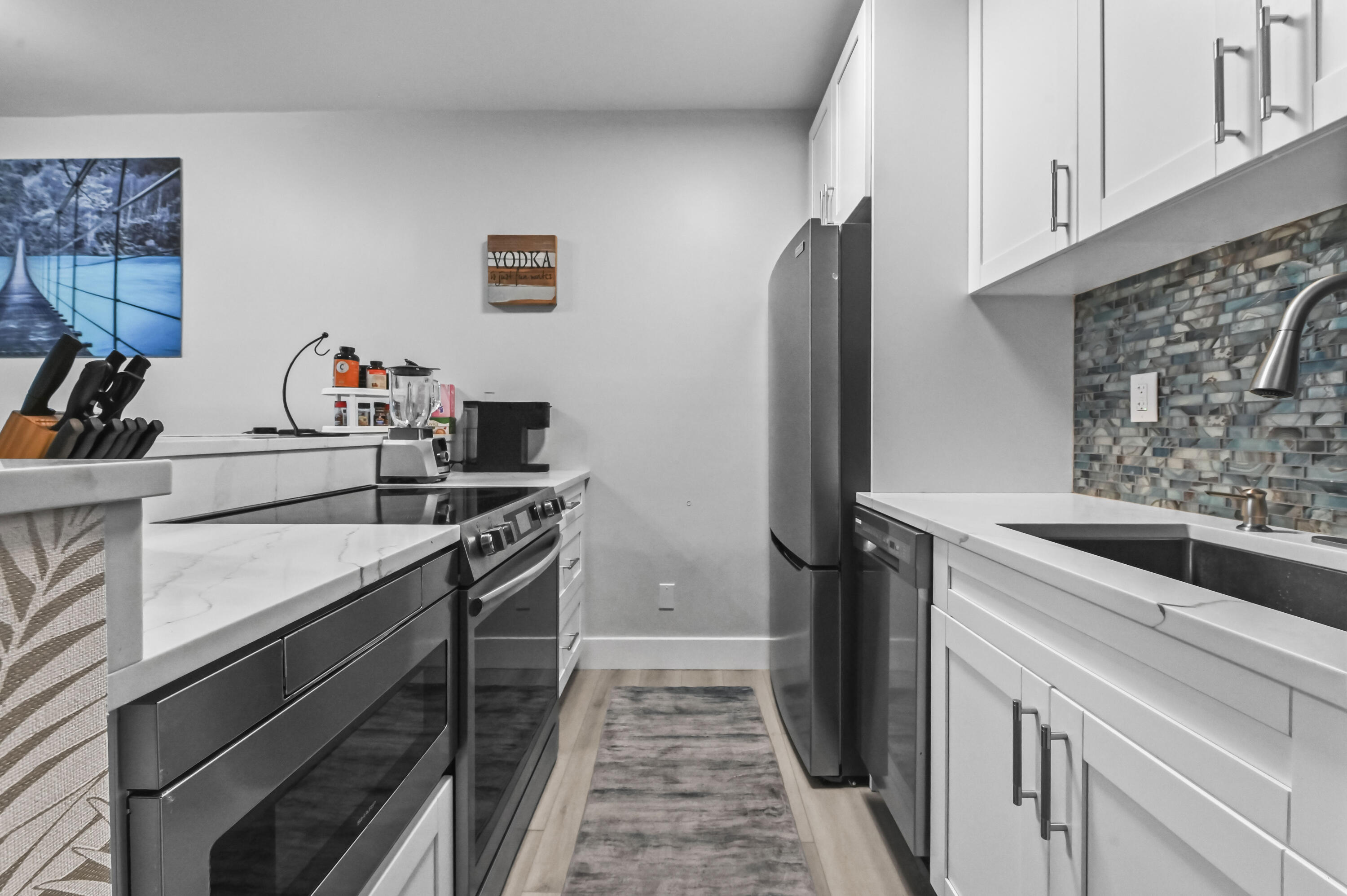 MAYFAIR HOUSE CONDO - Residential