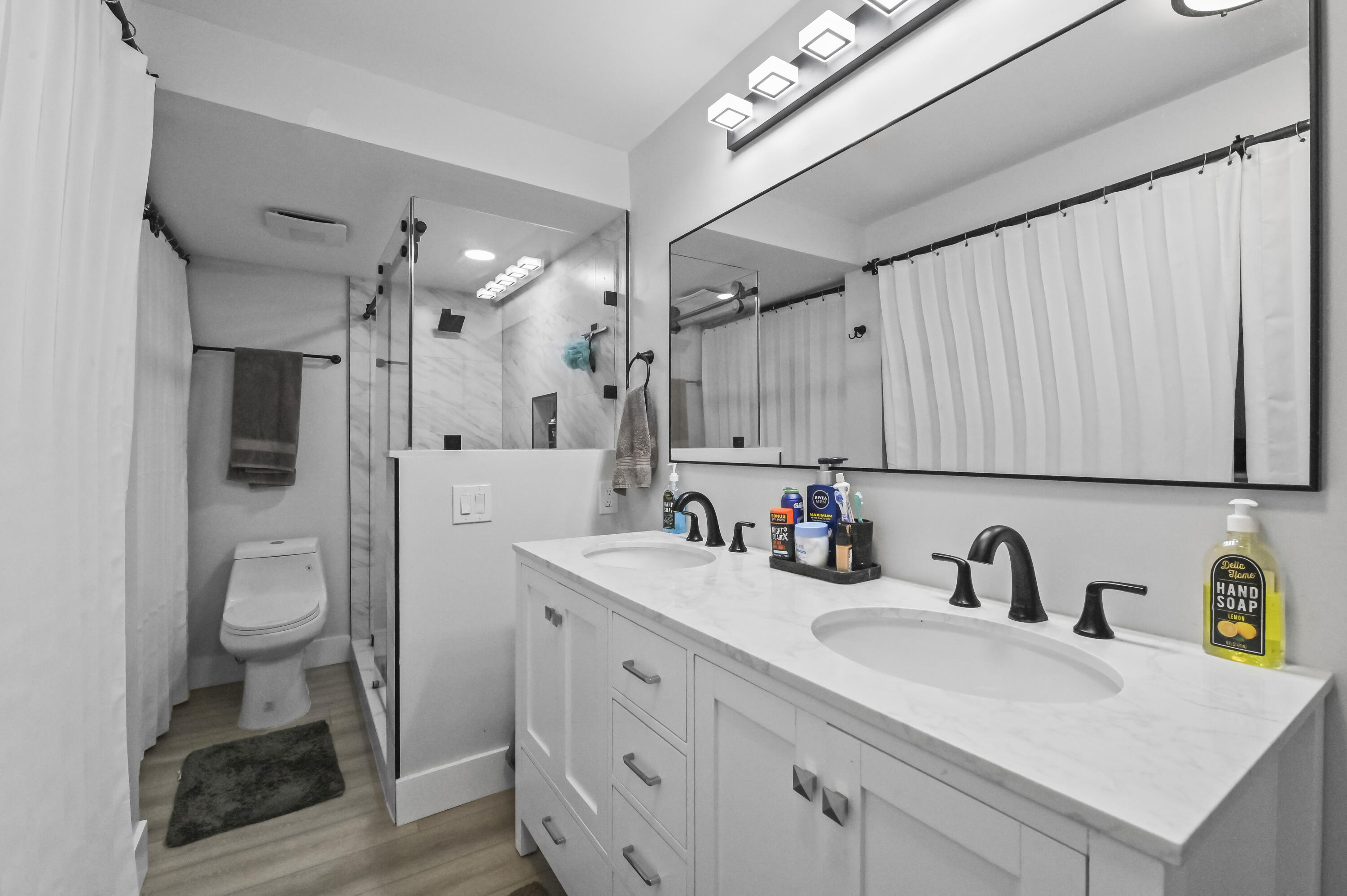 MAYFAIR HOUSE CONDO - Residential