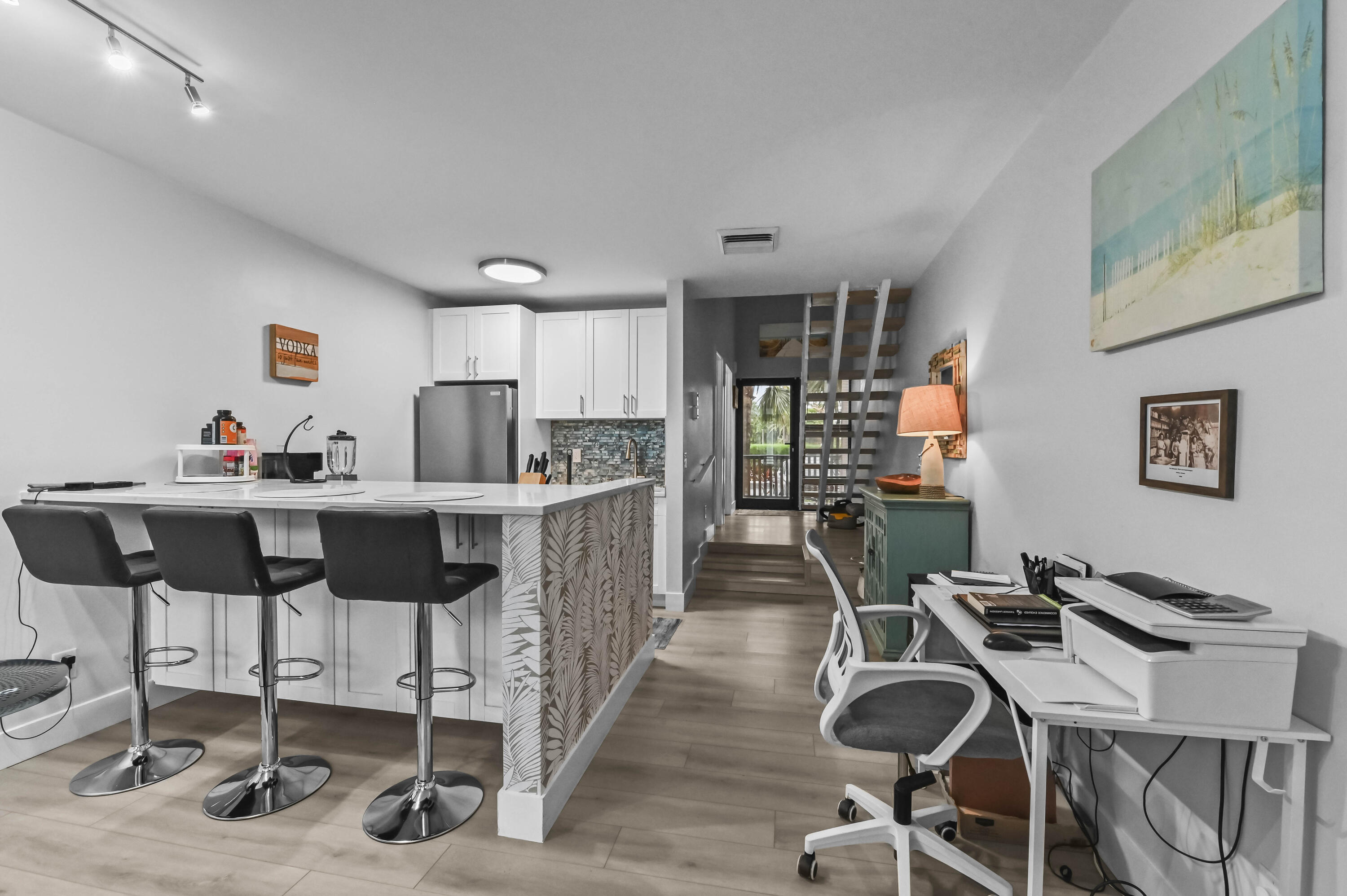 MAYFAIR HOUSE CONDO - Residential