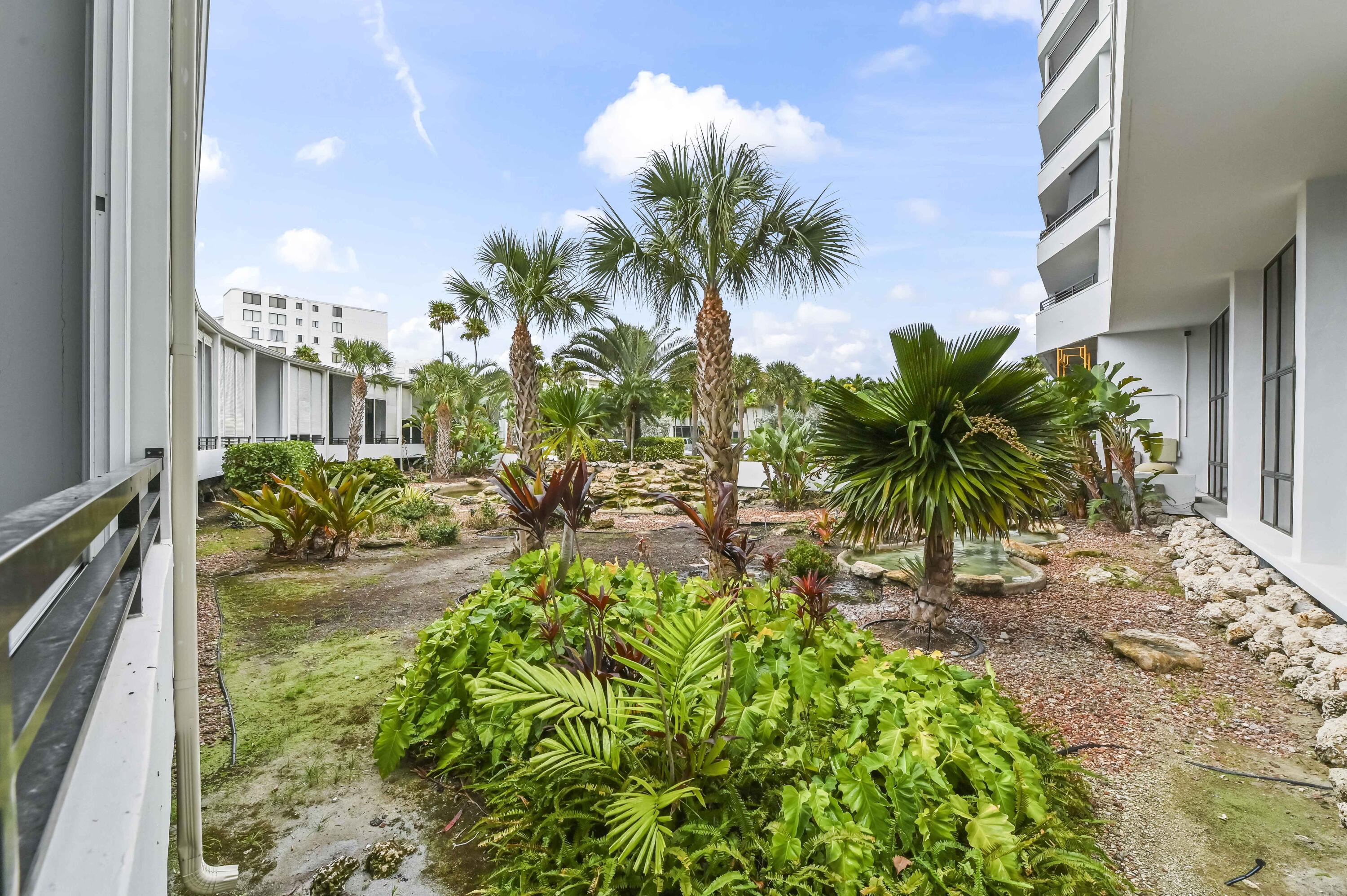 MAYFAIR HOUSE CONDO - Residential