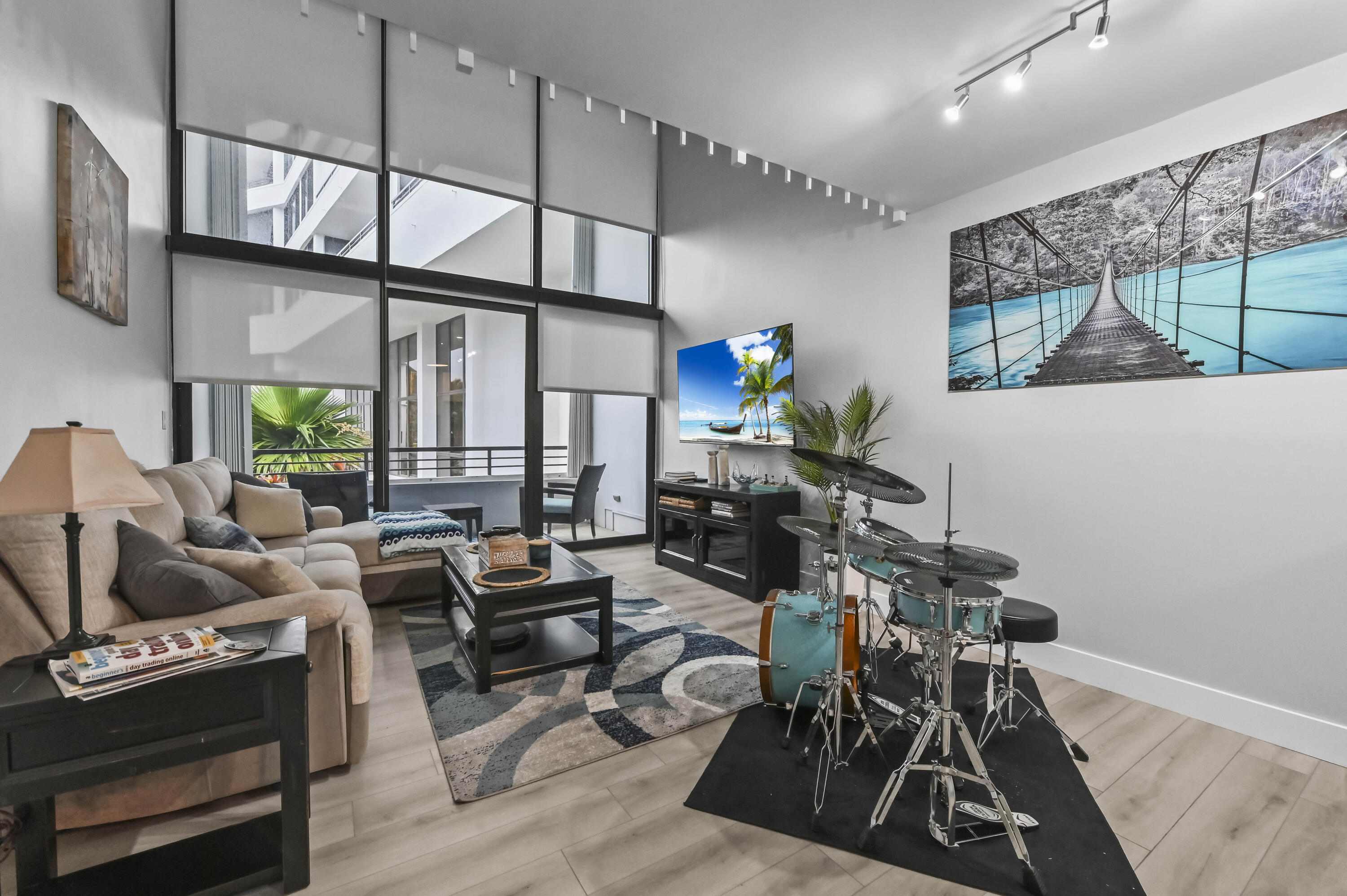 MAYFAIR HOUSE CONDO - Residential