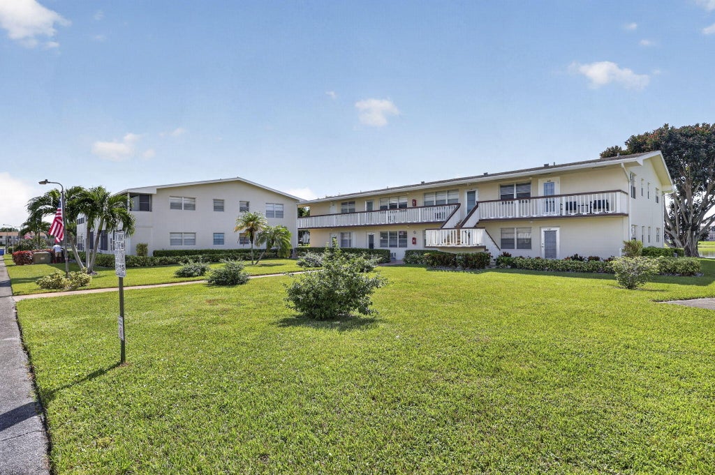Photo of 135 Somerset G, West Palm Beach, FL 33417 (MLS # B26084851)