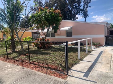 5701 Pinewood Ave West Palm Beach FL 33407