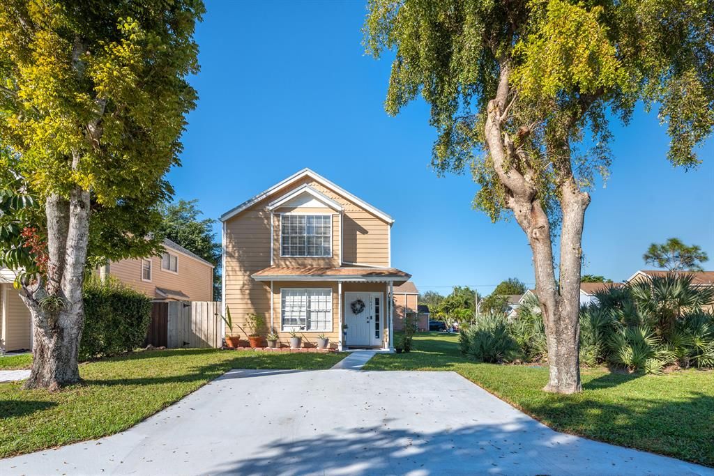 Photo of 1073 Forsythia Lane Ln, West Palm Beach, FL 33415 (MLS # R10766588)