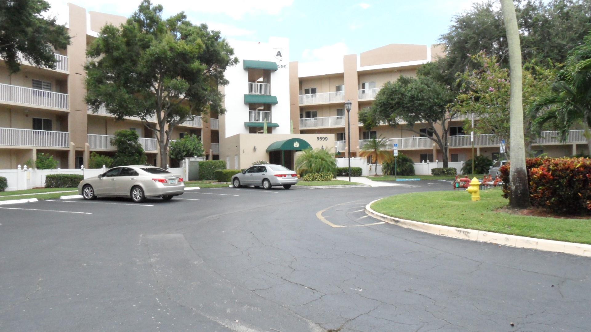 THE CORNER COCO PLUM MODEL YOU HAVE BEEN WAITING FOR! THIS SPACIOUS UNIT IS UPGRADED WITH BRAND NEW AIR AND NEW WOOD VINYL FLOORING THE KITCHEN HAS A BEAUTIFUL SWANSTONE COUNTER AND BRAND NEW STAINLESS STEEL APPLIANCES. THERE ARE TWO LARGE VERY PRIVATE BEDROOMS AND BATHS AND TWO SCREENED PATIOS WITH SLIDERS.* NO WALLPAPER, CARPET OR MIRRORS*
WELDON HAS A 24HR MANNED GATE, A CLUBHOUSE, POOL AND TENNIS. THE DEED TO THE MULTI-MILLION DOLLAR LARGER CLUBHOUSE WAS PAID BY SELLER AND OFFERS INDOOR /OUTDOOR POOLS, TENNIS, PICKLE BALL,PROFESSIONAL THEATER WITH MOVIES AND LIVE SHOWS,ARTS AND CRAFTS,FULLY EQUIPPED GYM BALLROOM, BILLIARDS AND MANY CLUBS YOUR CONDO ALSO HAS PRIVATE BUS SERVICE TO MAJOR SHOPPING, MEDICAL FACILITIES,CASINOS RESTAURANTS AND MORE.**MOTIVATED SELLERS* 55 AND OVER