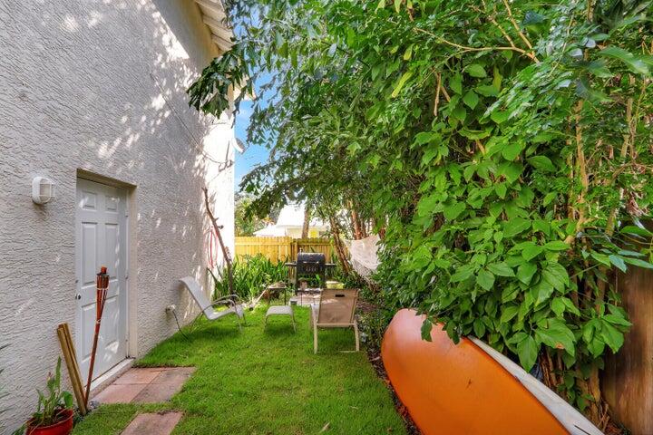 RIVERSIDE PARK - Residential Lease