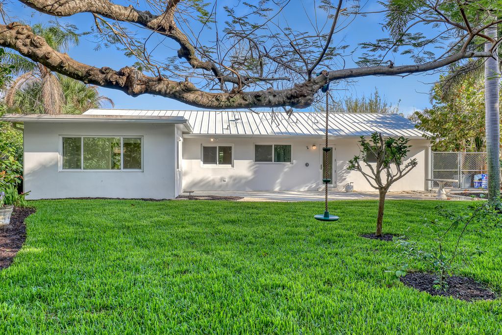 Photo of 532 Gulf Road, North Palm Beach, FL 33408 (MLS # B26003837)