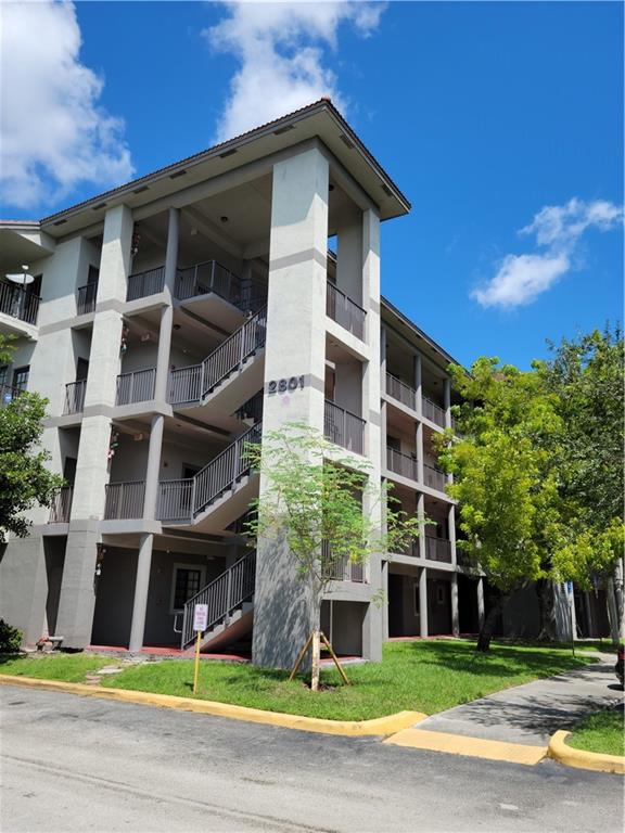 RIVERSIDE VILLAS AT CORAL - Residential