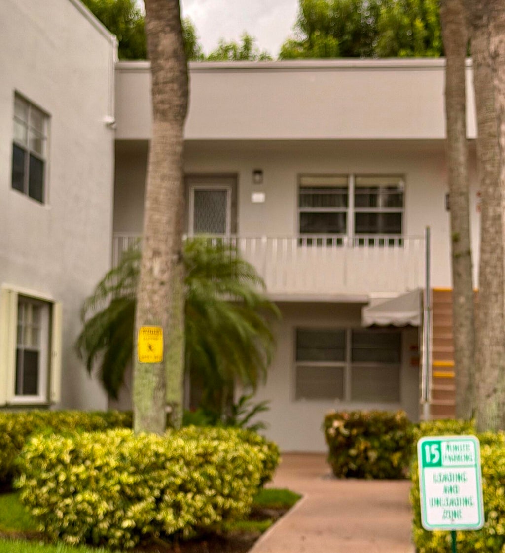 Photo of 154 Normandy Lane, Delray Beach, FL 33484 (MLS # B26073914)