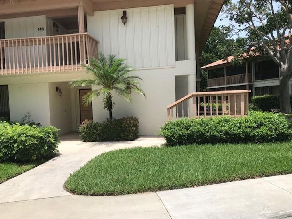 Photo of 137 Brackenwood Road Rd, Palm Beach Gardens, FL 33418 (MLS # R10809255)