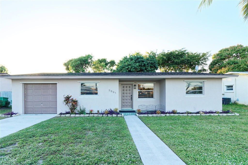 Photo of 3891 NW 78th Ave, Davie, FL 33024 (MLS # F10542586)