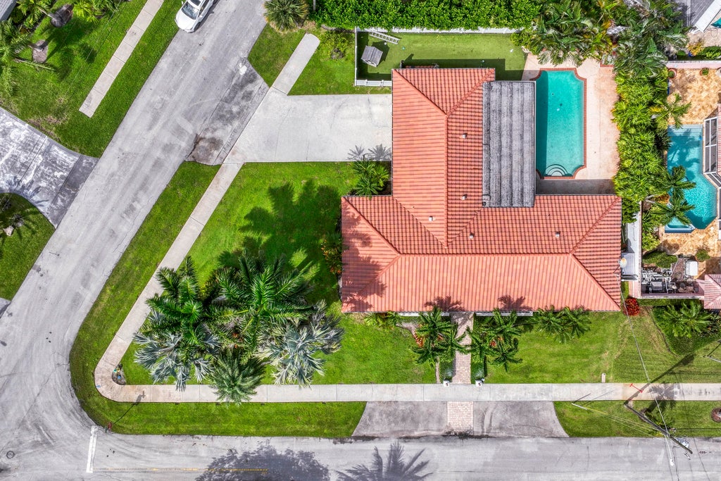 Photo of 1123 SE 14th Avenue, Deerfield Beach, FL 33441 (MLS # B26082769)