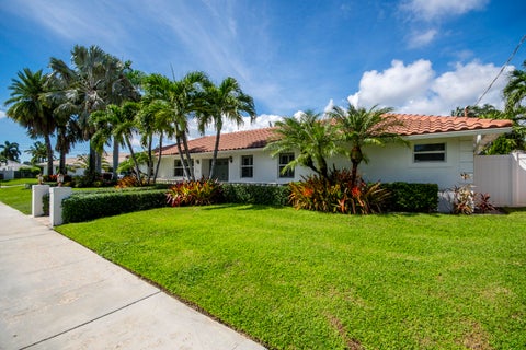 Tiny photo for 1123 SE 14th Avenue, Deerfield Beach, FL 33441 (MLS # B26082769)