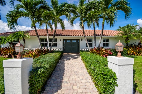 Photo of 1123 SE 14th Avenue, Deerfield Beach, FL 33441 (MLS # B26082769)